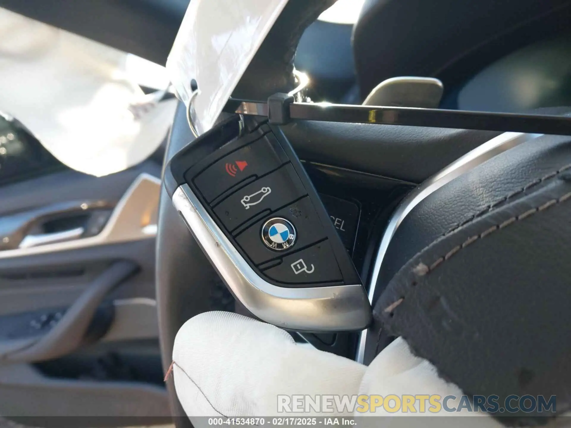 11 fotografías del automóvil dañado WBA13BJ03MWW94432 BMW 530I 2021