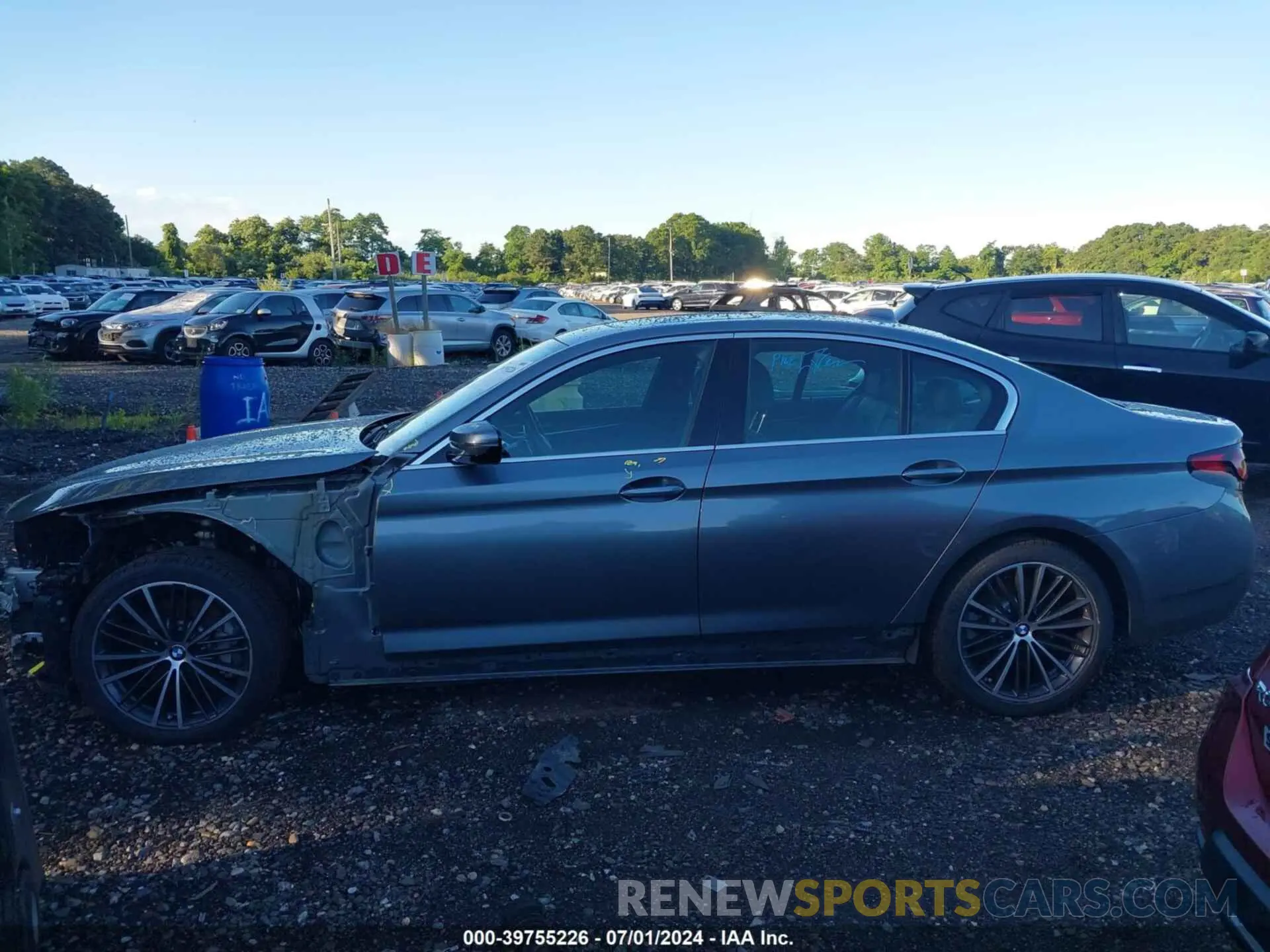 14 fotografías del automóvil dañado WBA13BJ05MWW99373 BMW 530I 2021