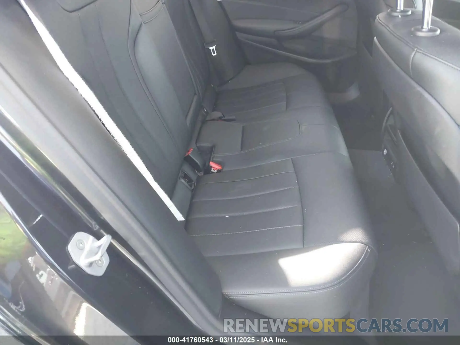8 fotografías del automóvil dañado WBA13BJ06MCF66402 BMW 530I 2021