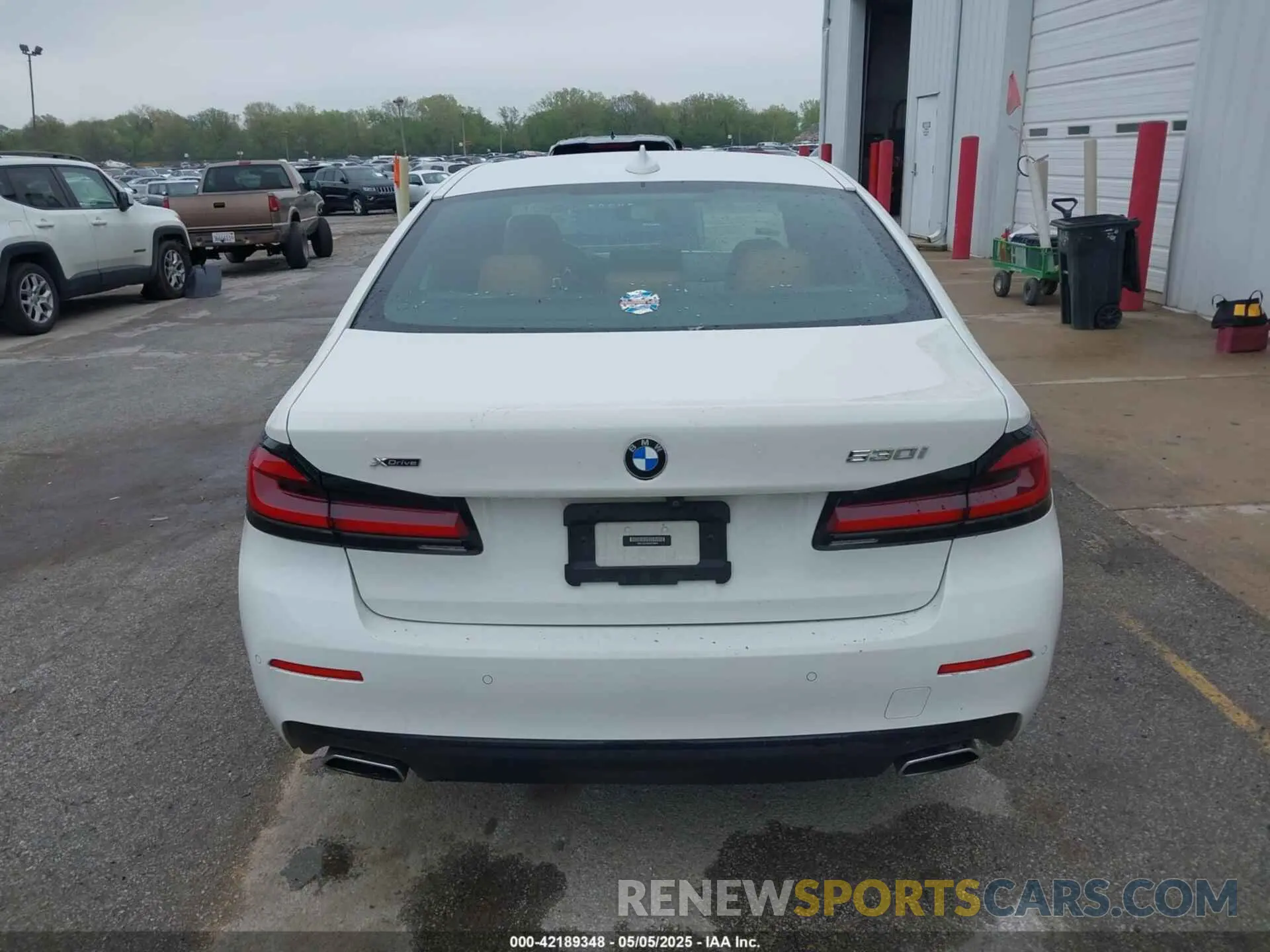 17 fotografías del automóvil dañado WBA13BJ08MCF06654 BMW 530I 2021