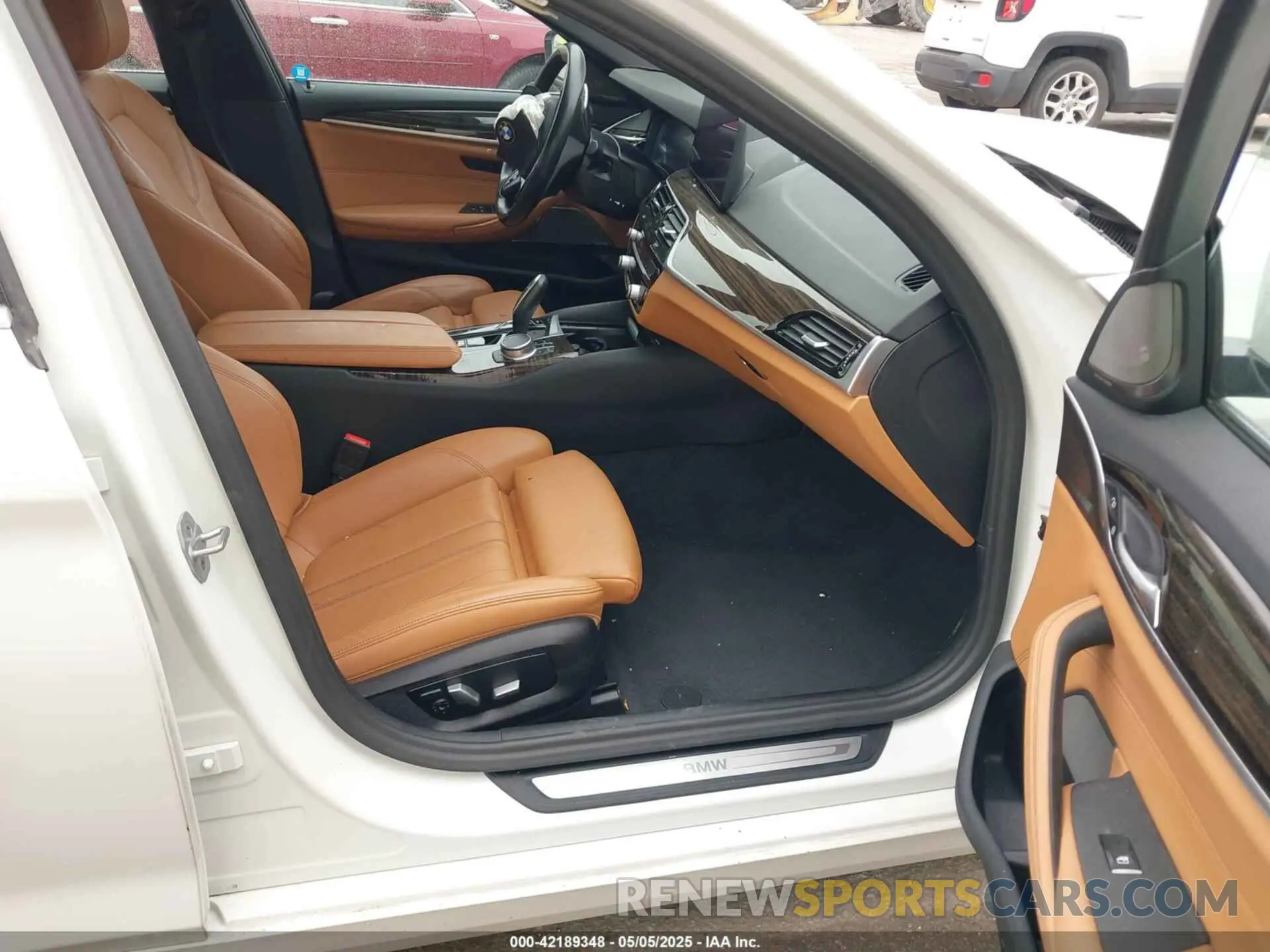 5 fotografías del automóvil dañado WBA13BJ08MCF06654 BMW 530I 2021