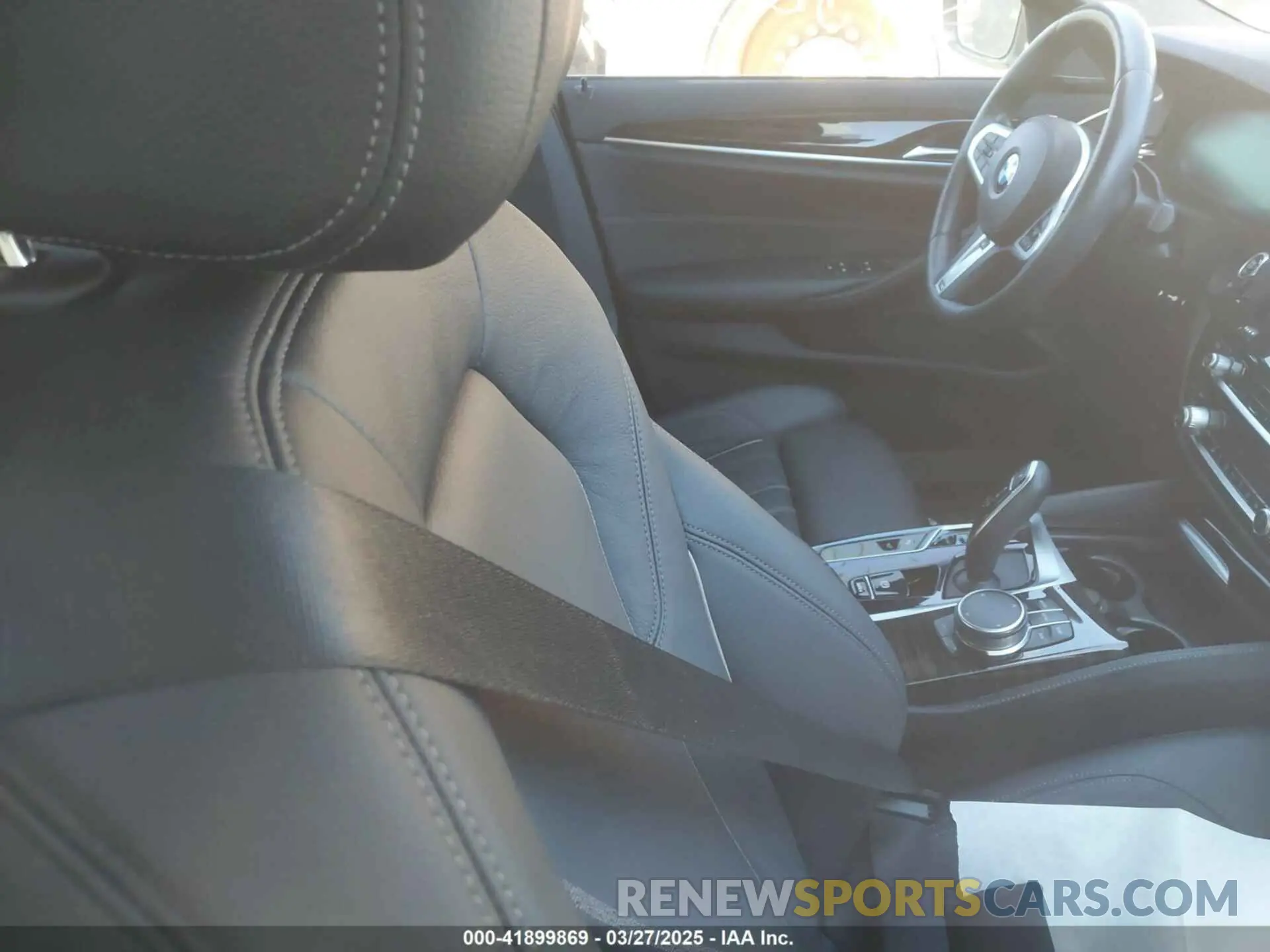 4 fotografías del automóvil dañado WBA13BJ08MCF53425 BMW 530I 2021