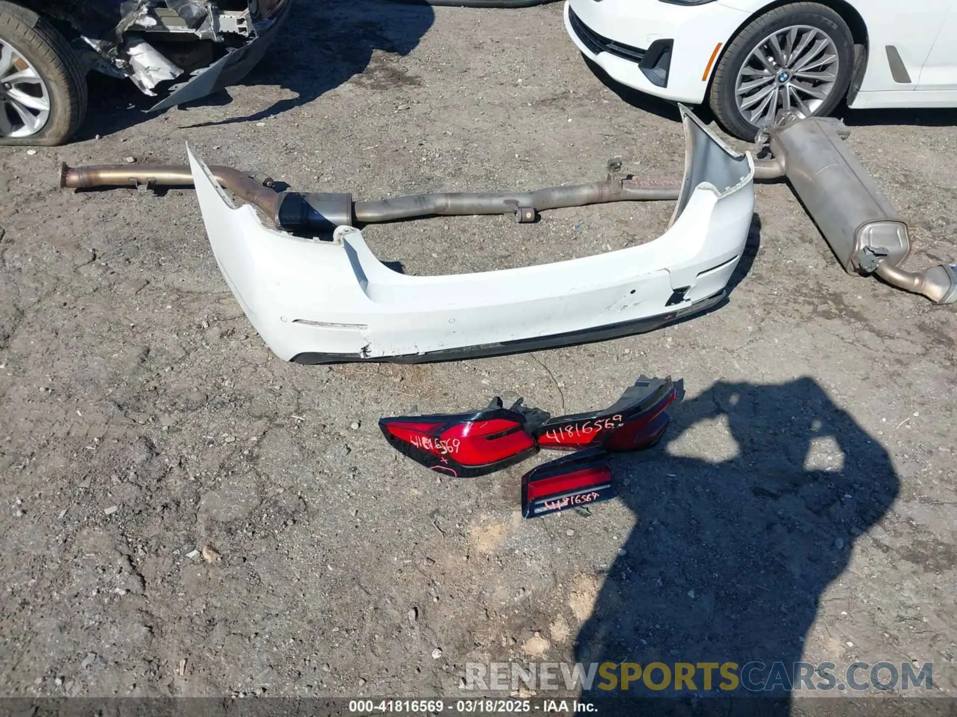 12 fotografías del automóvil dañado WBA13BJ0XMCG37729 BMW 530I 2021