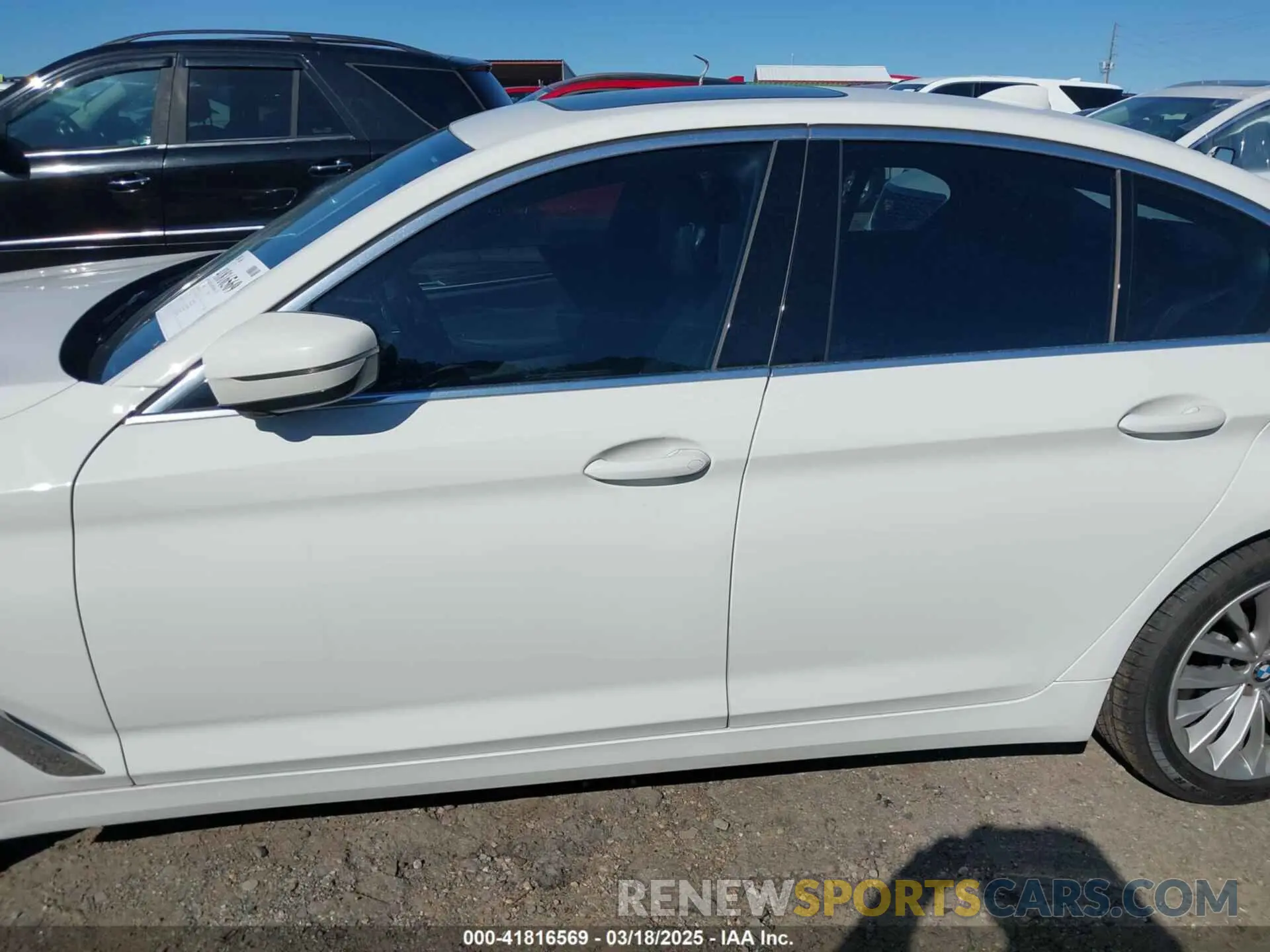 15 fotografías del automóvil dañado WBA13BJ0XMCG37729 BMW 530I 2021