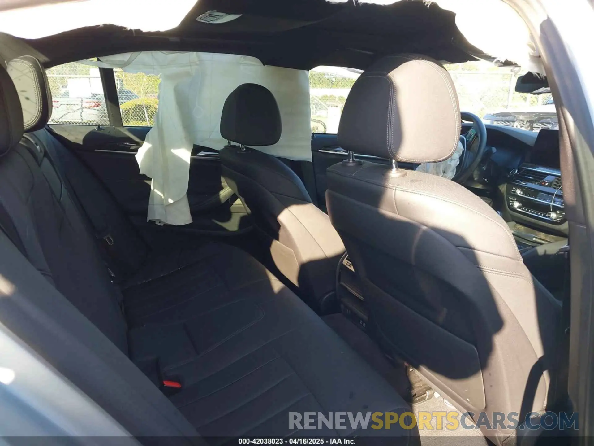 8 fotografías del automóvil dañado WBA53BH01MWX15298 BMW 530I 2021