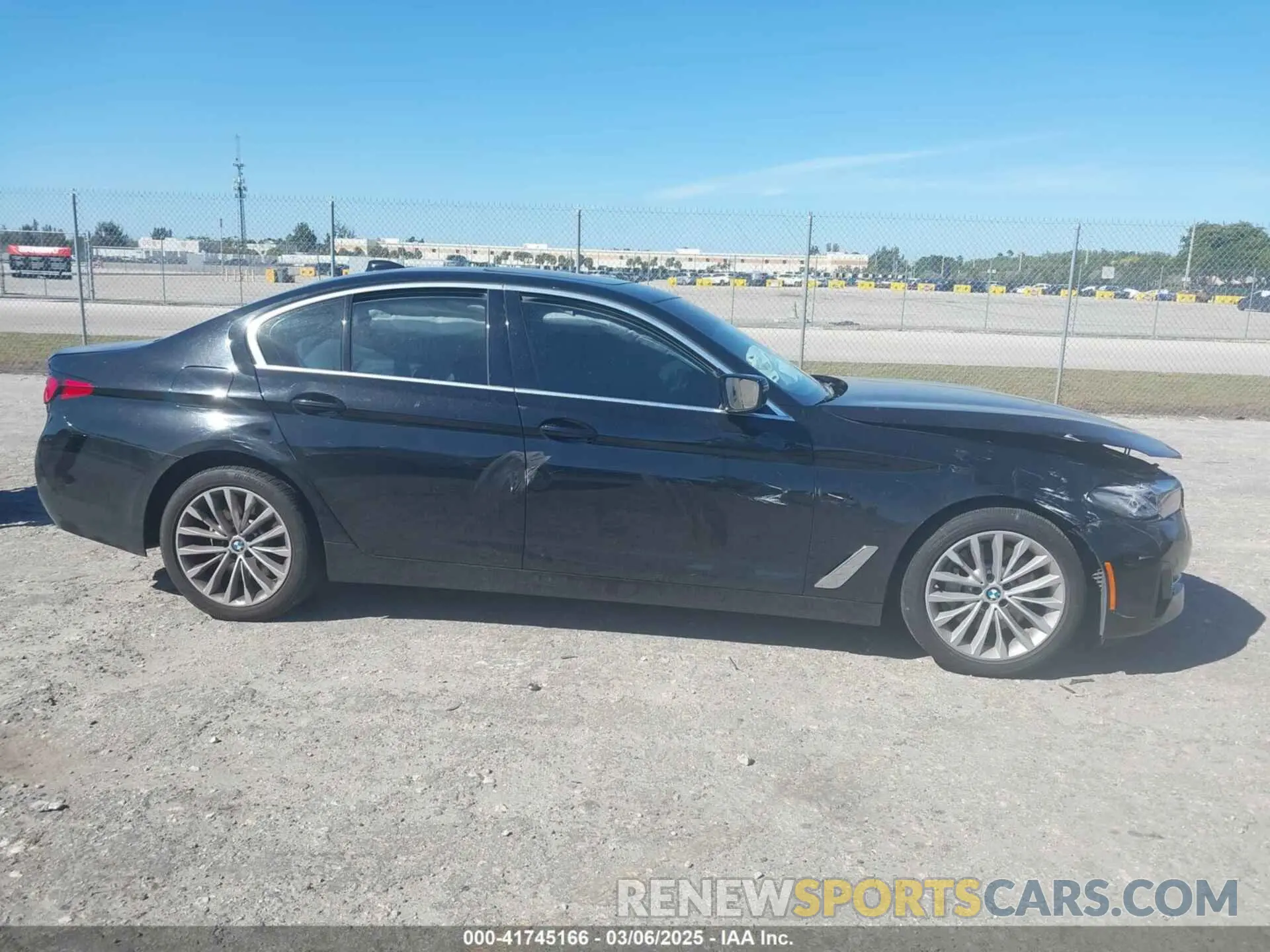 13 fotografías del automóvil dañado WBA53BH02MCF77971 BMW 530I 2021