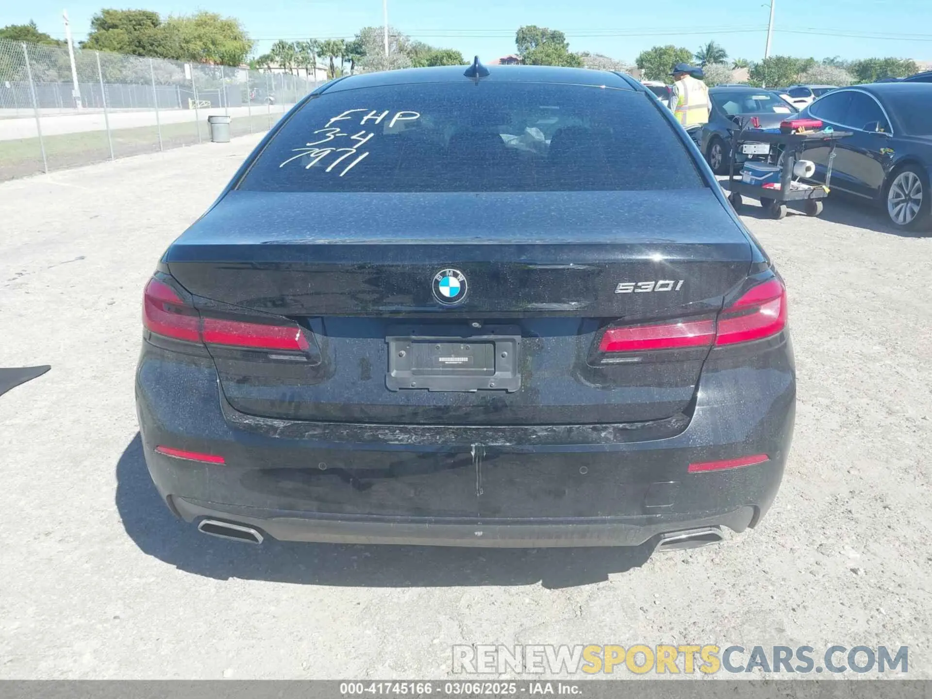 16 fotografías del automóvil dañado WBA53BH02MCF77971 BMW 530I 2021