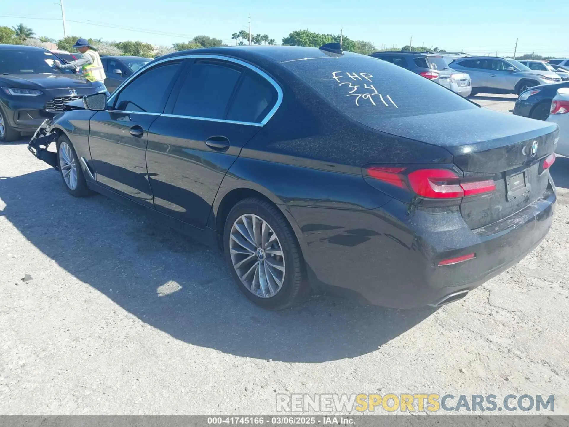 3 fotografías del automóvil dañado WBA53BH02MCF77971 BMW 530I 2021