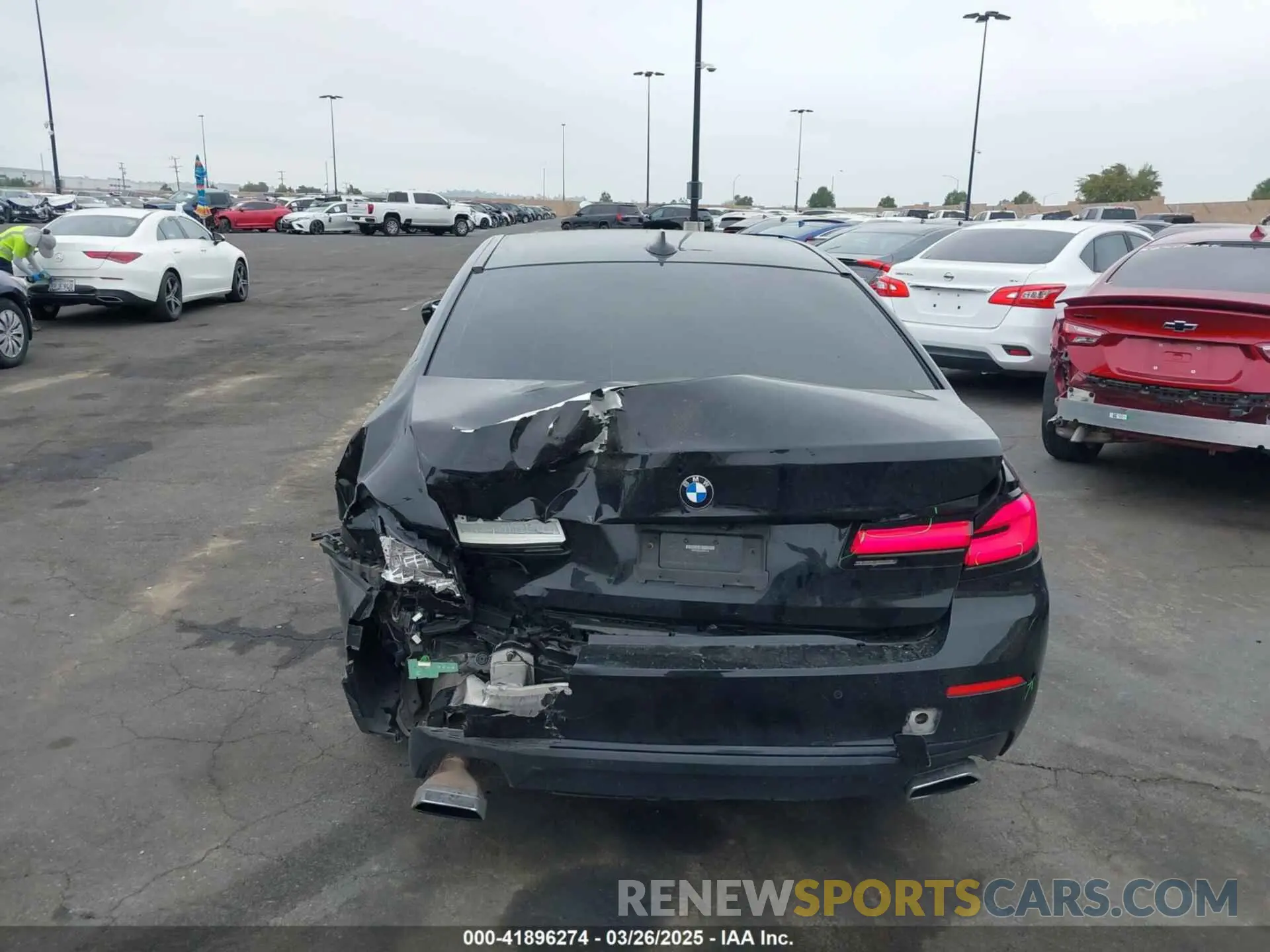 17 fotografías del automóvil dañado WBA53BH0XMWW97755 BMW 530I 2021