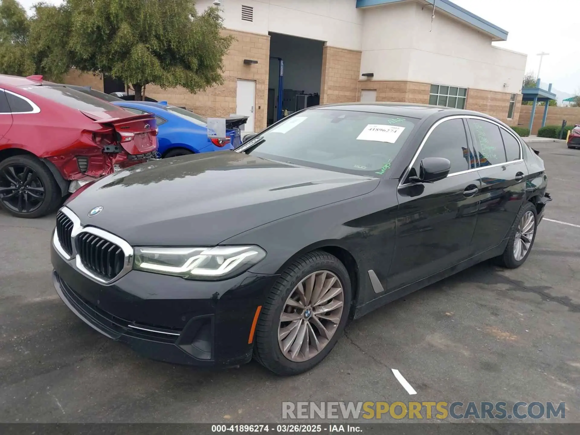 2 fotografías del automóvil dañado WBA53BH0XMWW97755 BMW 530I 2021