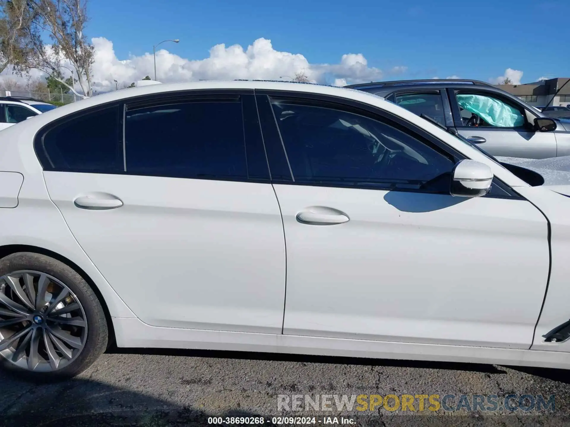 13 fotografías del automóvil dañado WBA53BH08PWY10722 BMW 530I 2023