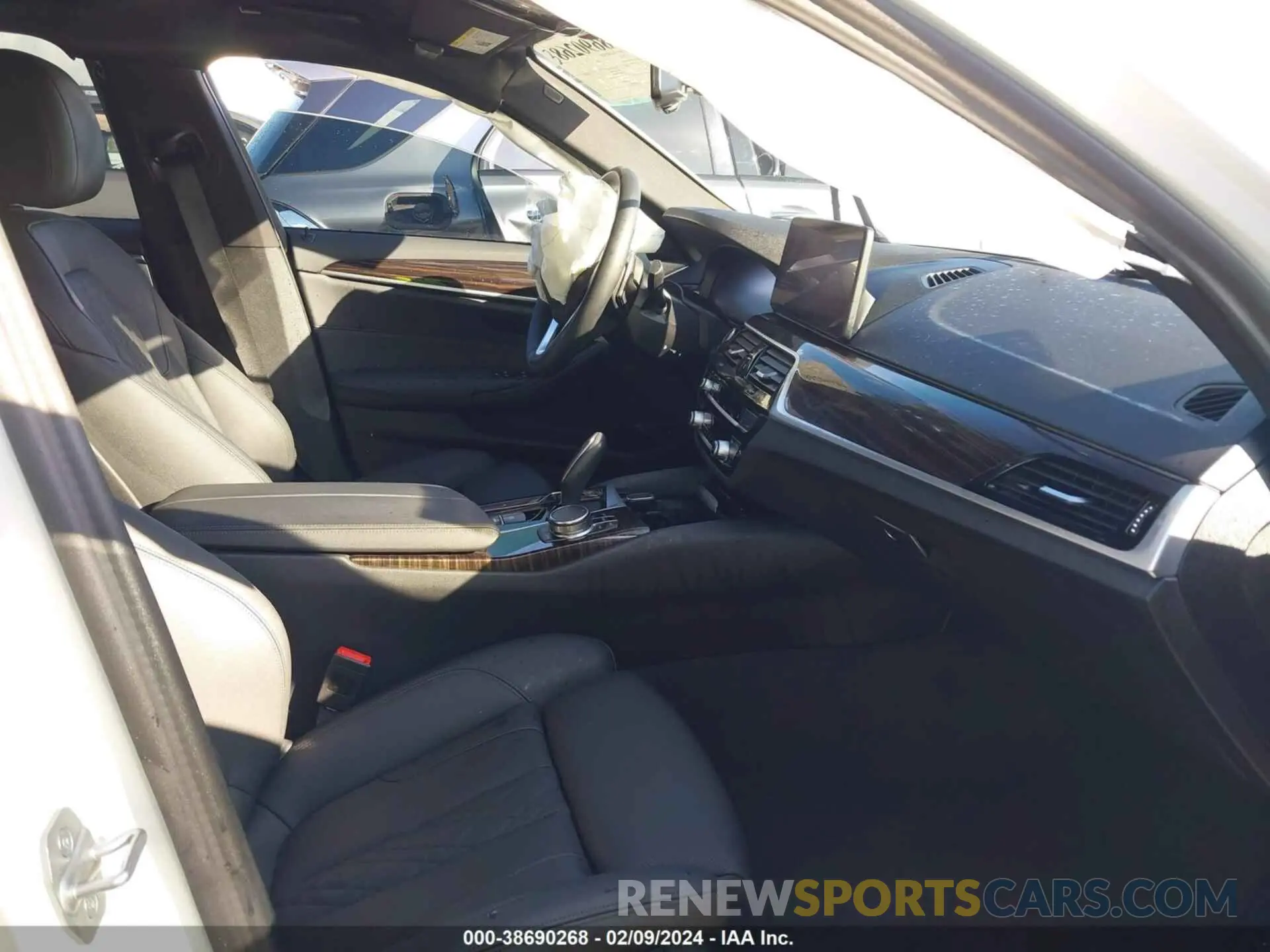 5 fotografías del automóvil dañado WBA53BH08PWY10722 BMW 530I 2023
