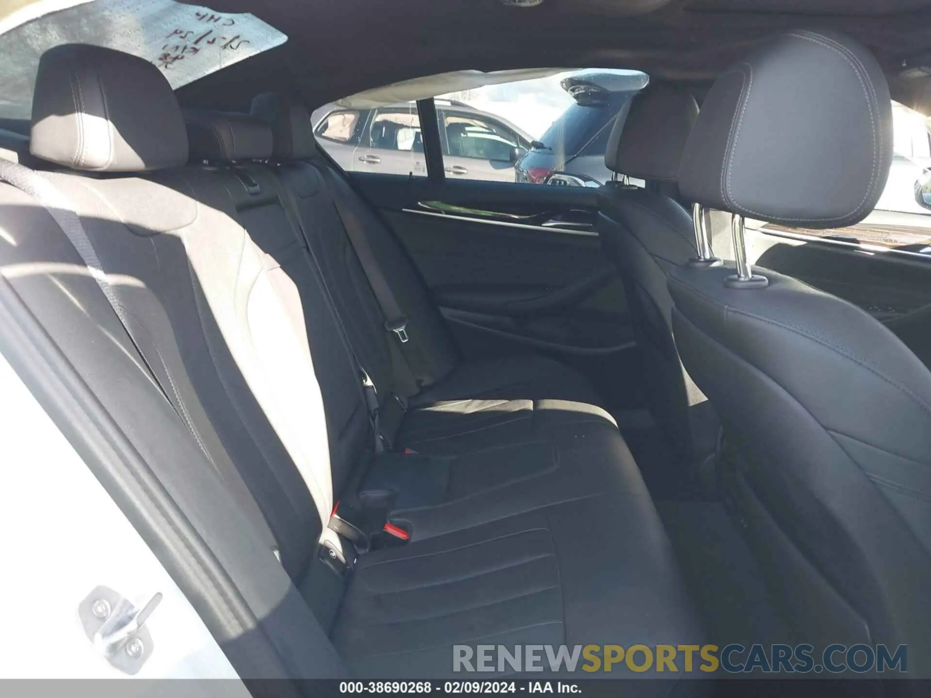 8 fotografías del automóvil dañado WBA53BH08PWY10722 BMW 530I 2023