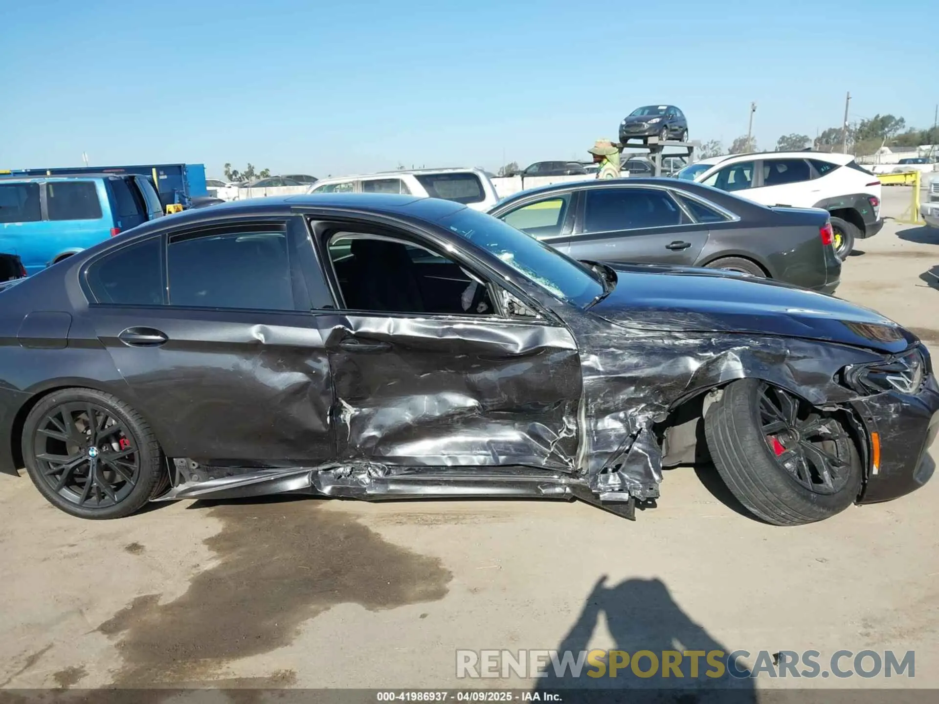 13 fotografías del automóvil dañado WBA53BJ0XNWX80355 BMW 540 2022