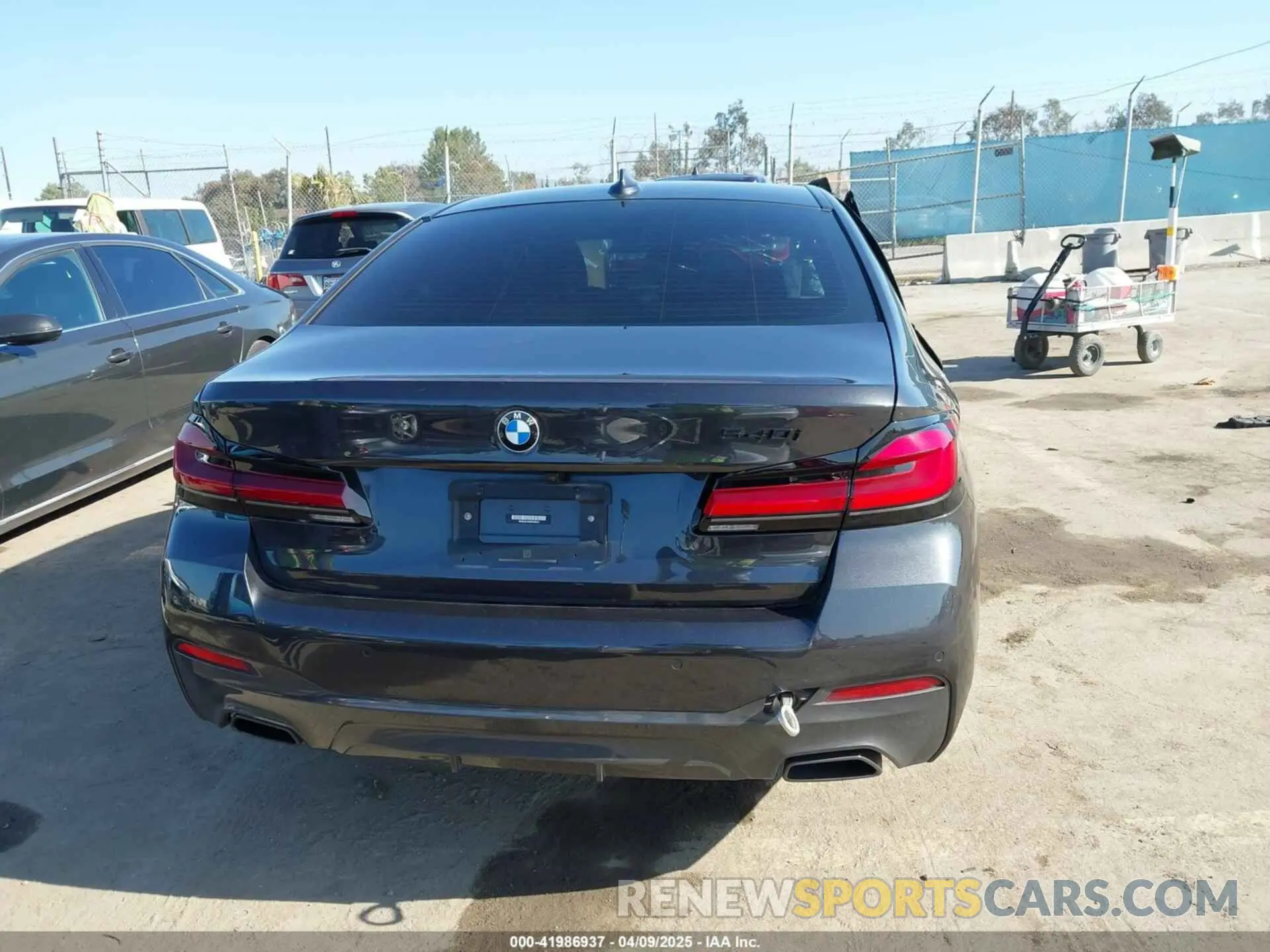 16 fotografías del automóvil dañado WBA53BJ0XNWX80355 BMW 540 2022