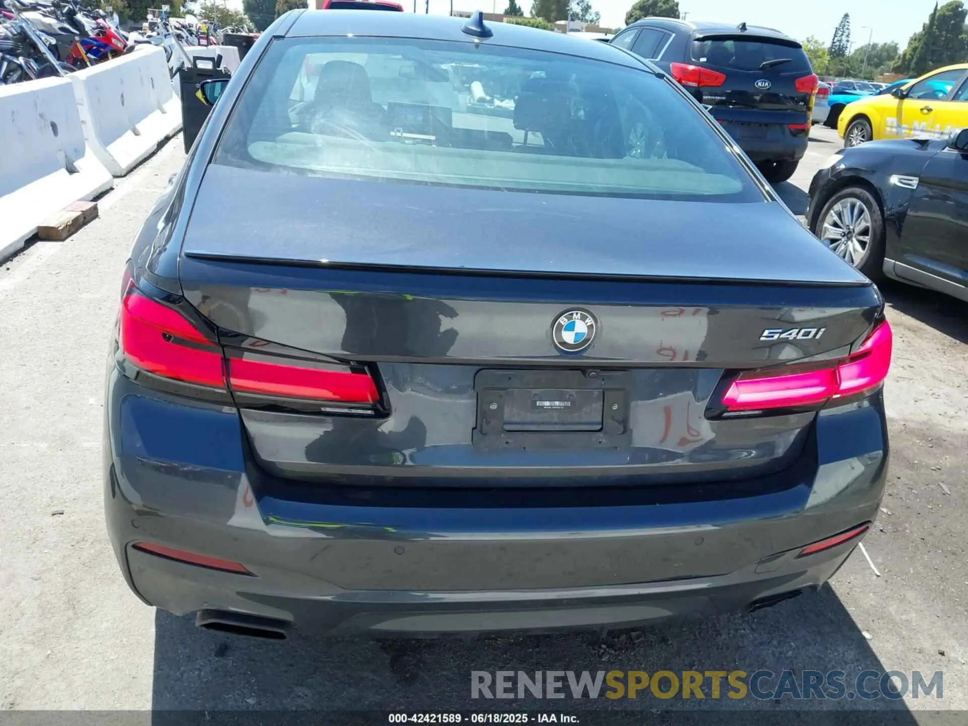 16 fotografías del automóvil dañado WBA53BJ00PWX97460 BMW 540 2023