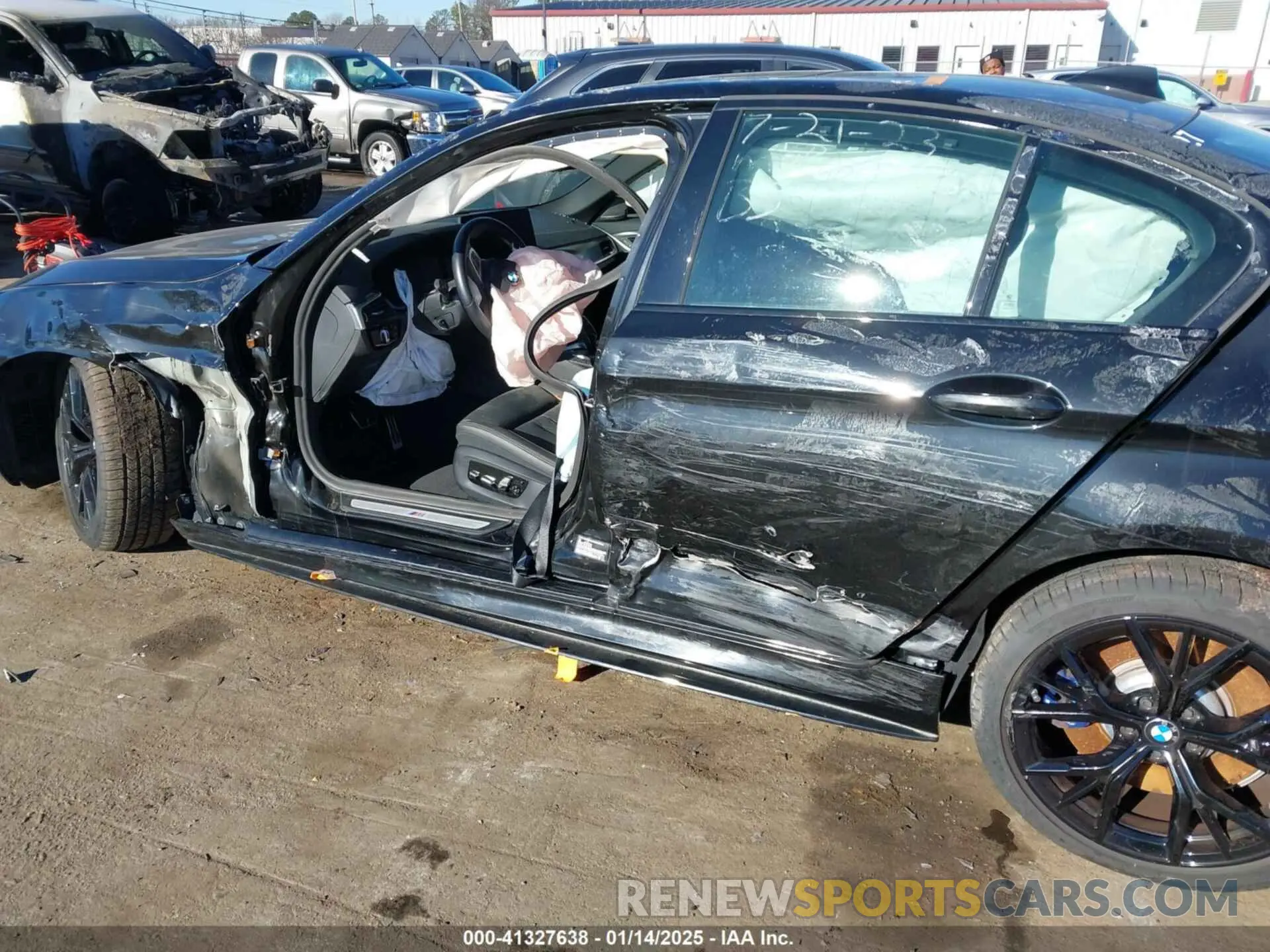 14 fotografías del automóvil dañado WBA73BJ02PWY04028 BMW 540 2023