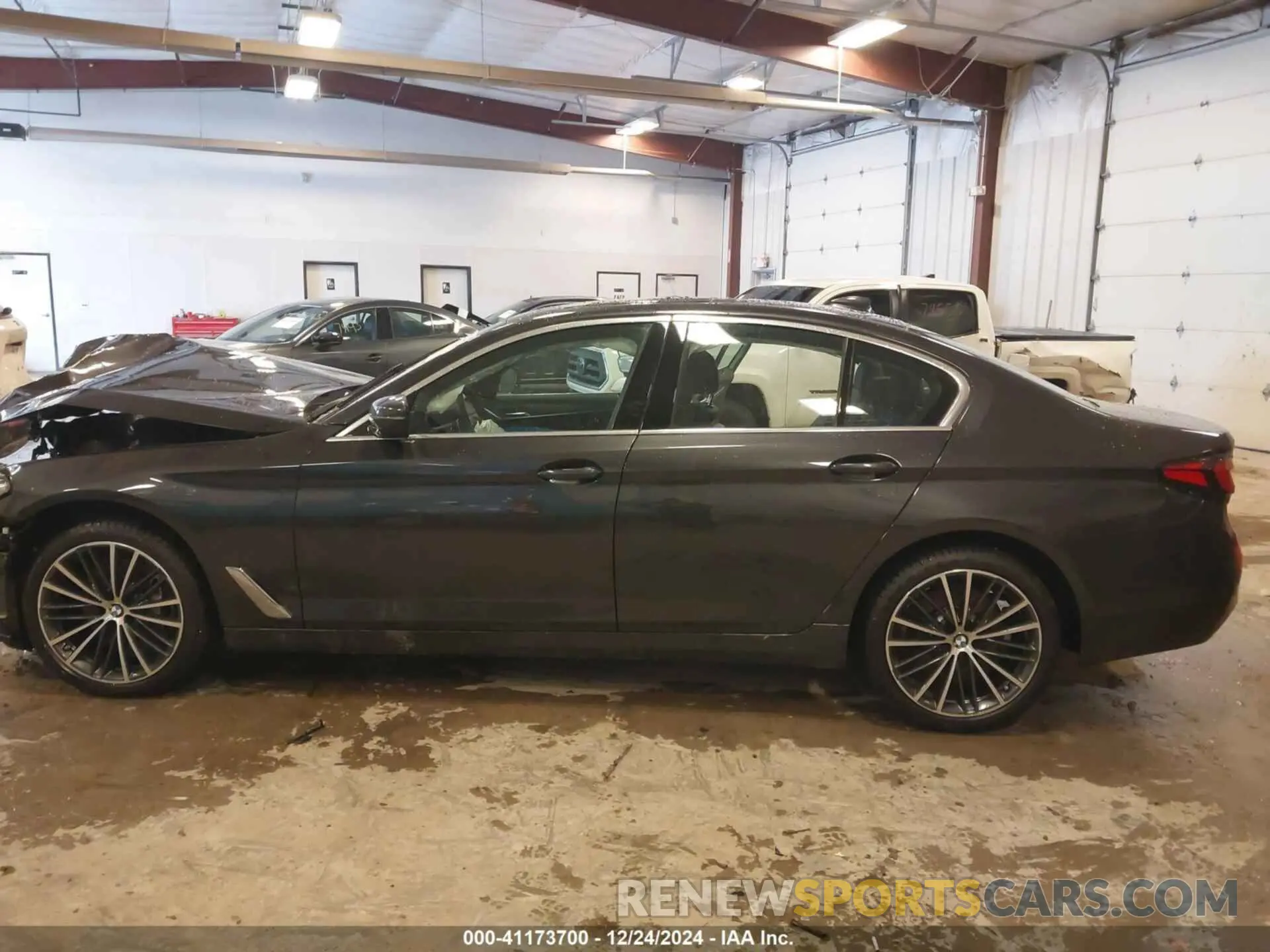 14 fotografías del automóvil dañado WBA73BJ04PCL95113 BMW 540 2023