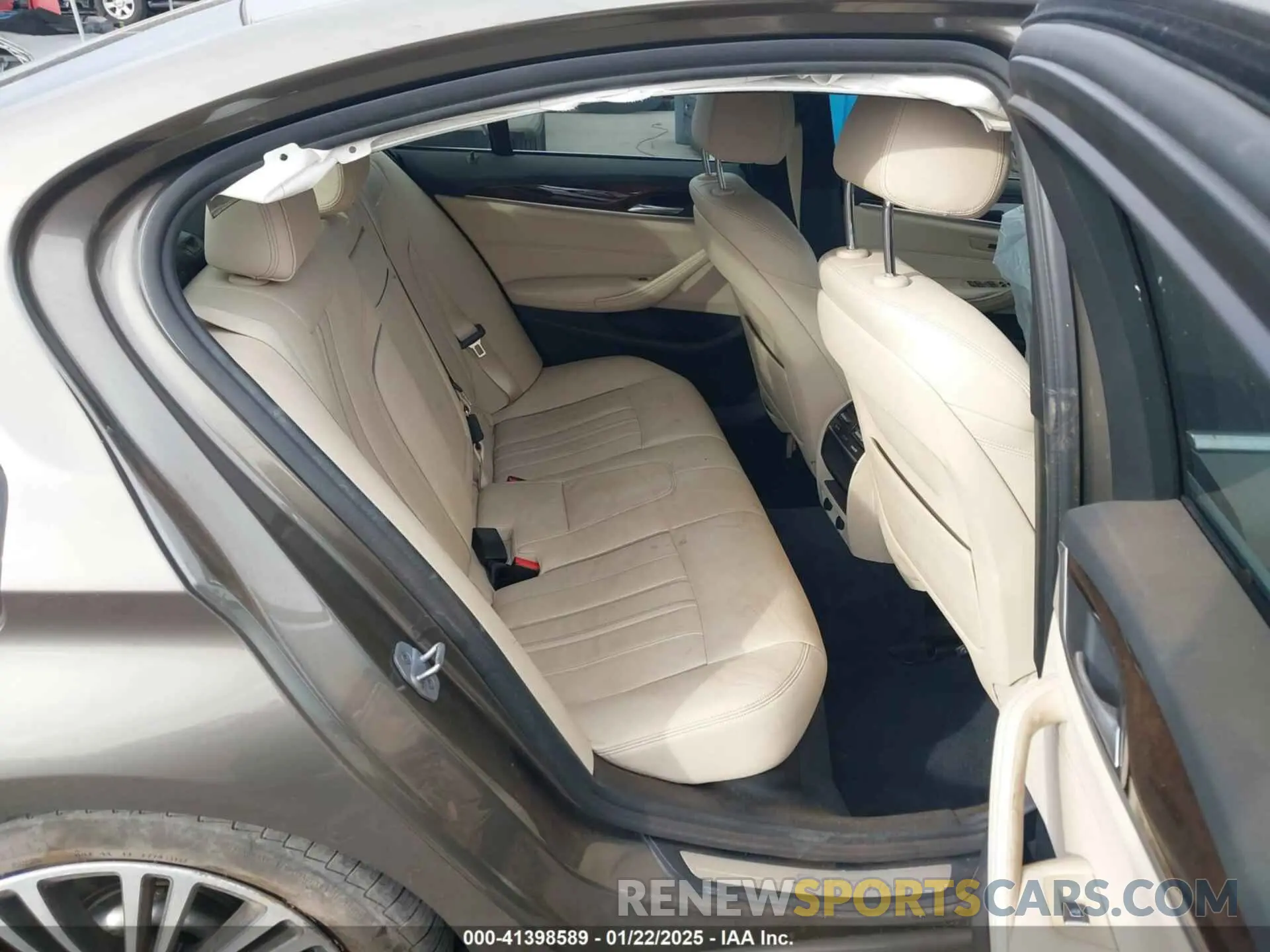 8 fotografías del automóvil dañado WBAJE5C52KWA98653 BMW 540I 2019