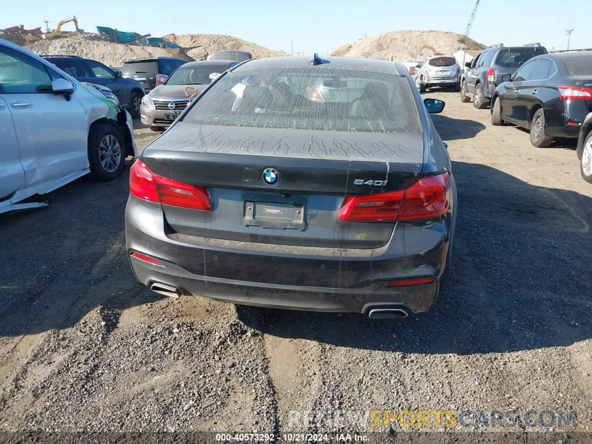 16 fotografías del automóvil dañado WBAJE5C53KG919699 BMW 540I 2019