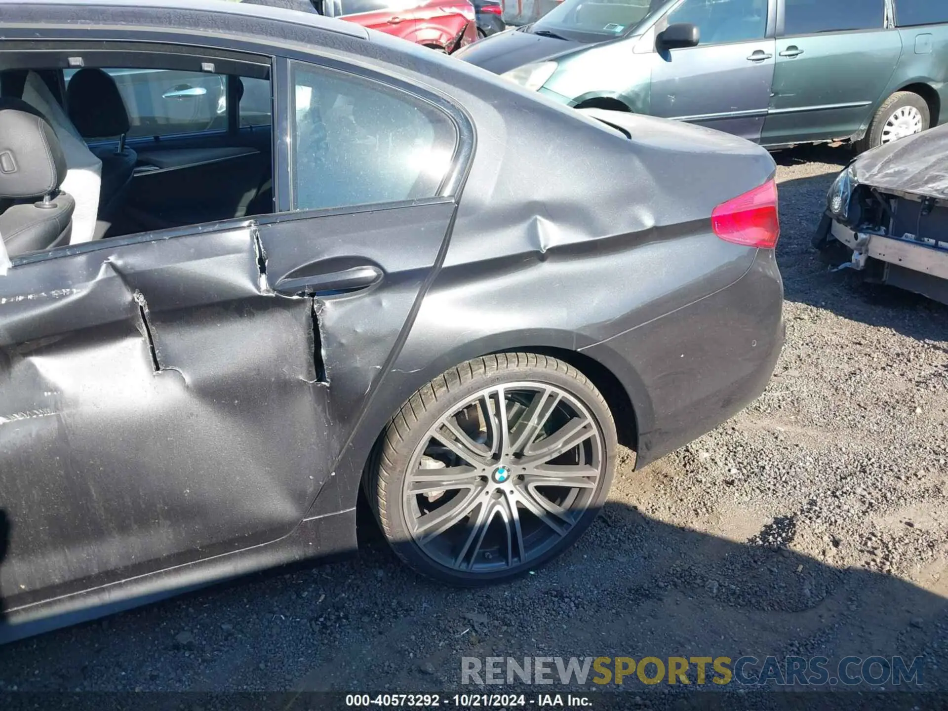 18 fotografías del automóvil dañado WBAJE5C53KG919699 BMW 540I 2019