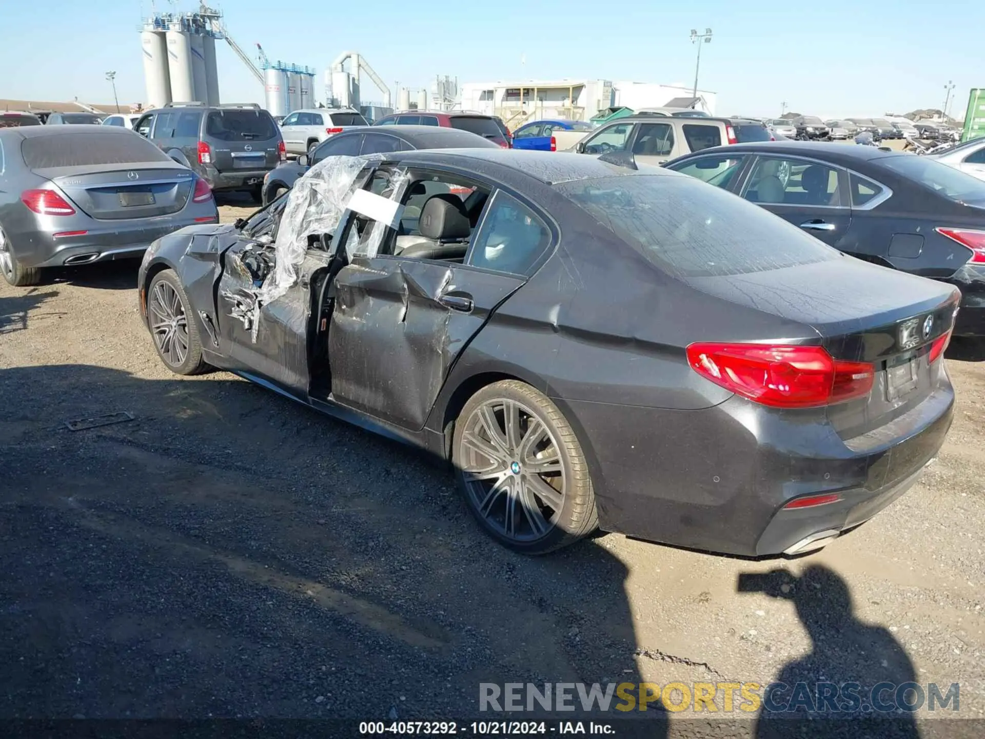 3 fotografías del automóvil dañado WBAJE5C53KG919699 BMW 540I 2019