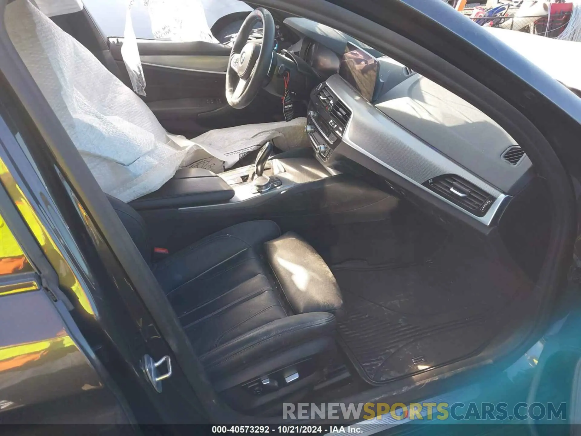 5 fotografías del automóvil dañado WBAJE5C53KG919699 BMW 540I 2019