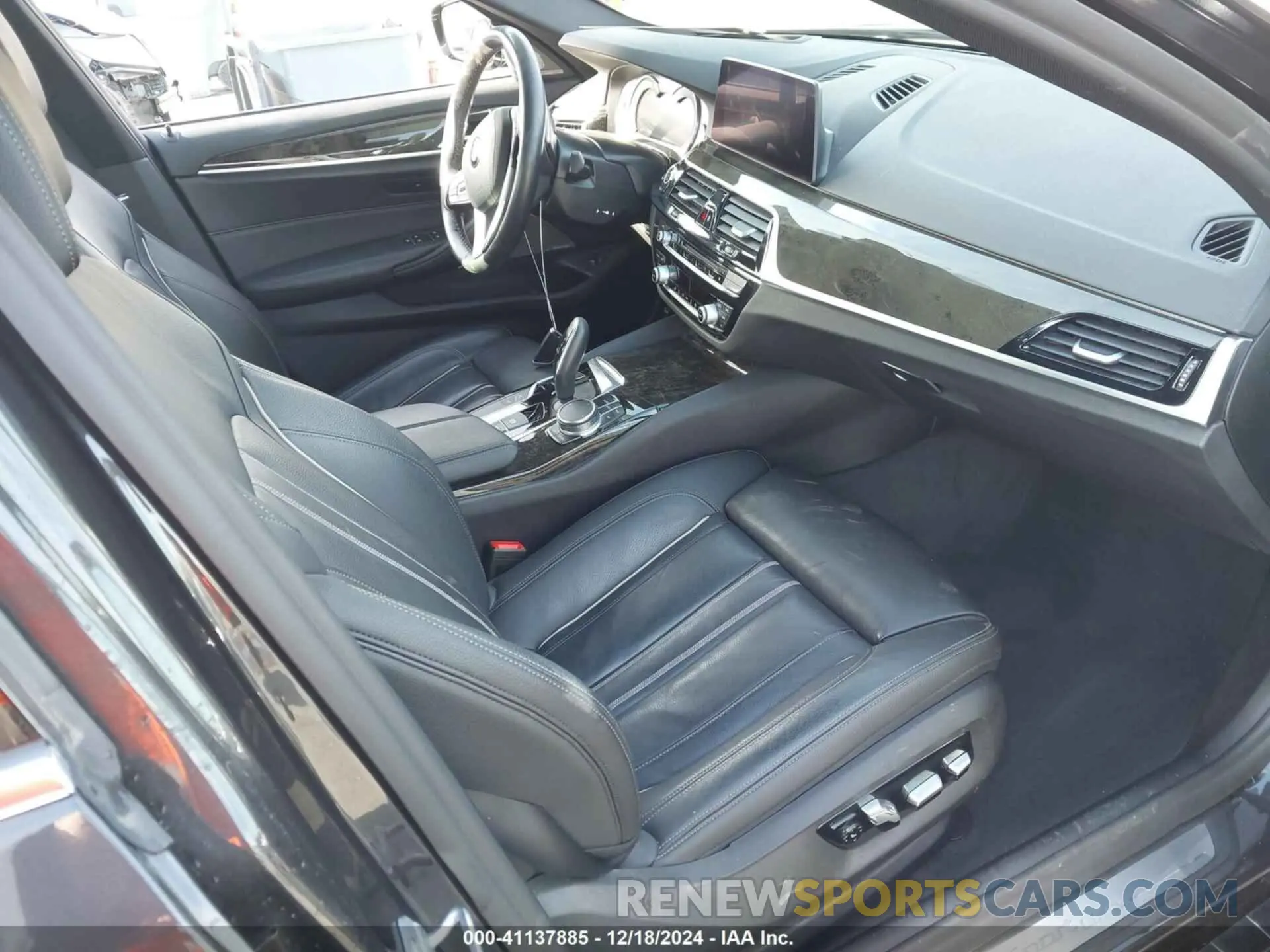 5 fotografías del automóvil dañado WBAJE5C53KWE66225 BMW 540I 2019