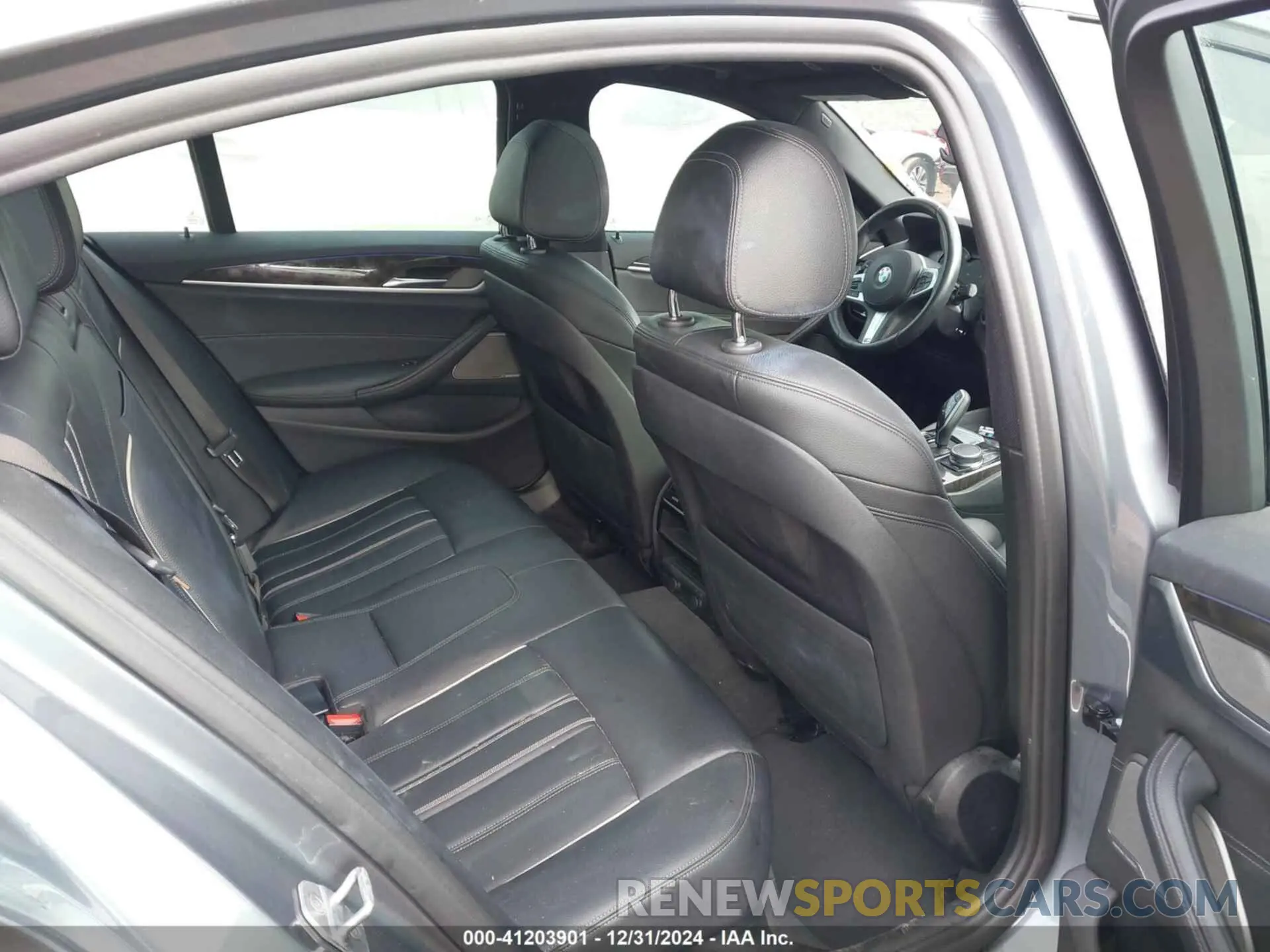 8 fotografías del automóvil dañado WBAJE5C55KWW09916 BMW 540I 2019