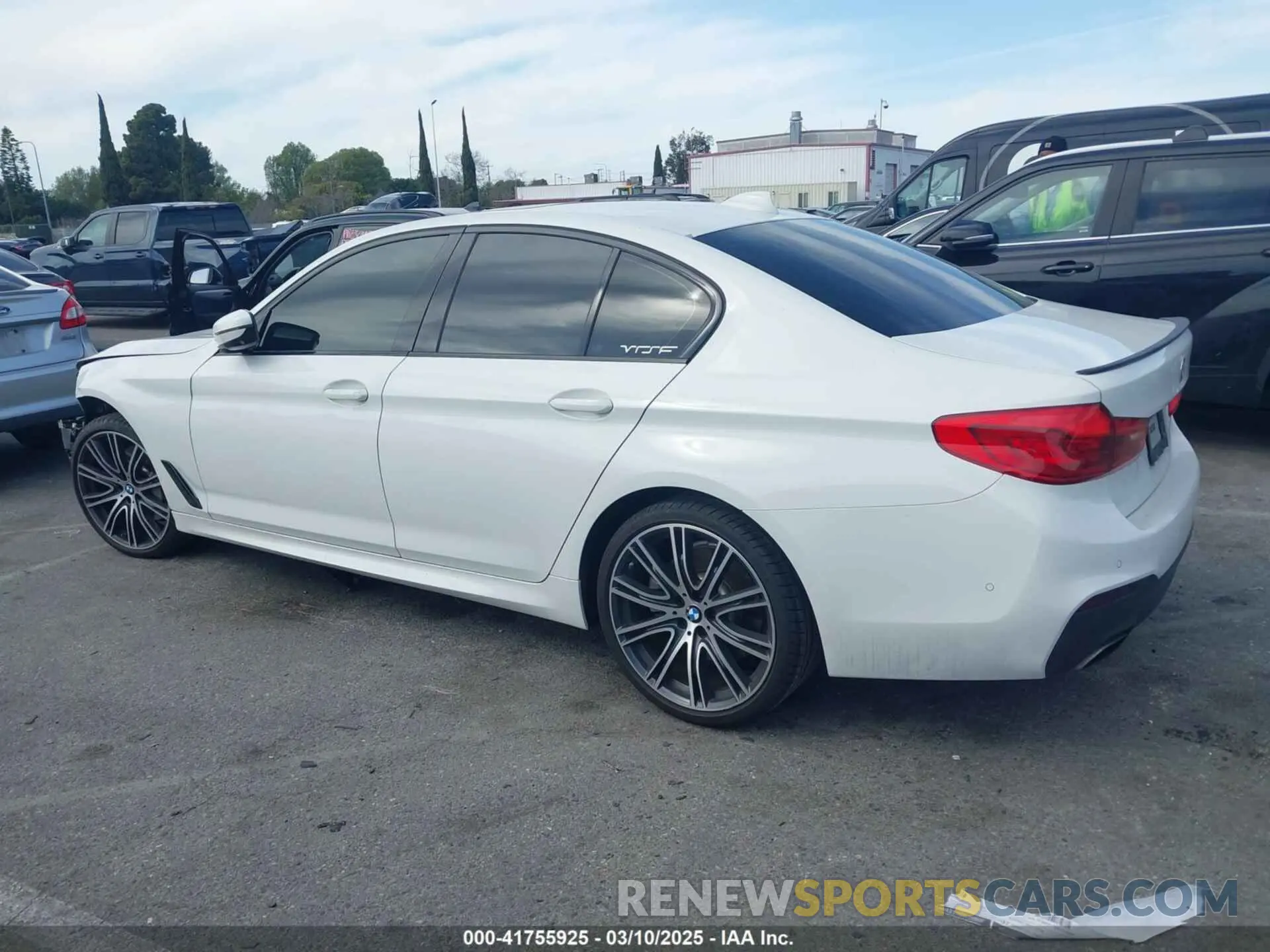 14 fotografías del automóvil dañado WBAJE5C55KWW18387 BMW 540I 2019