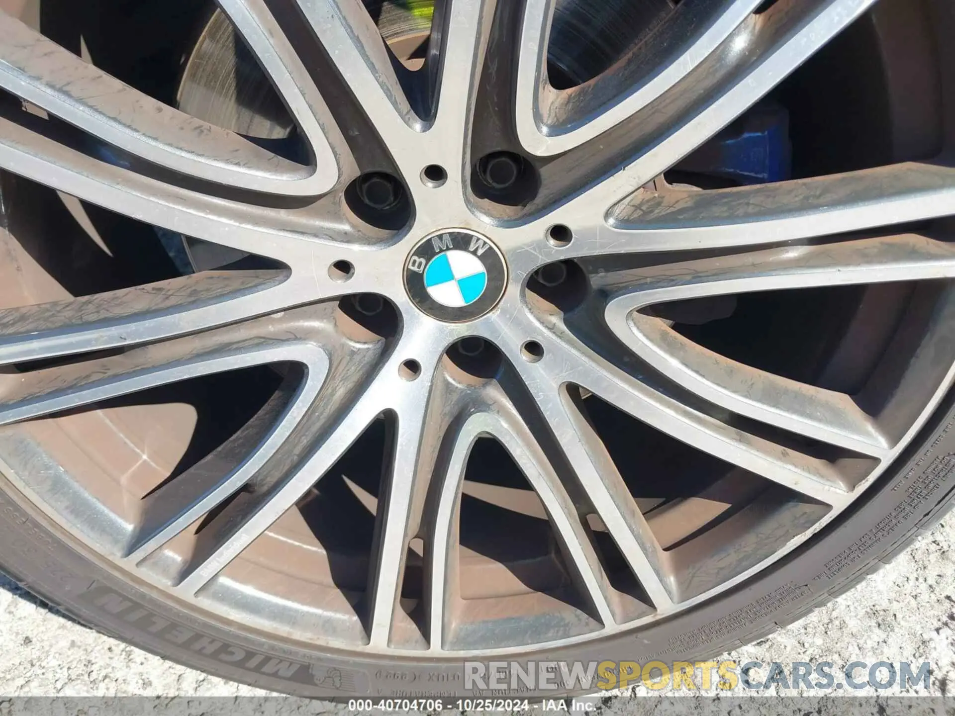 14 fotografías del automóvil dañado WBAJE5C56KWE66476 BMW 540I 2019