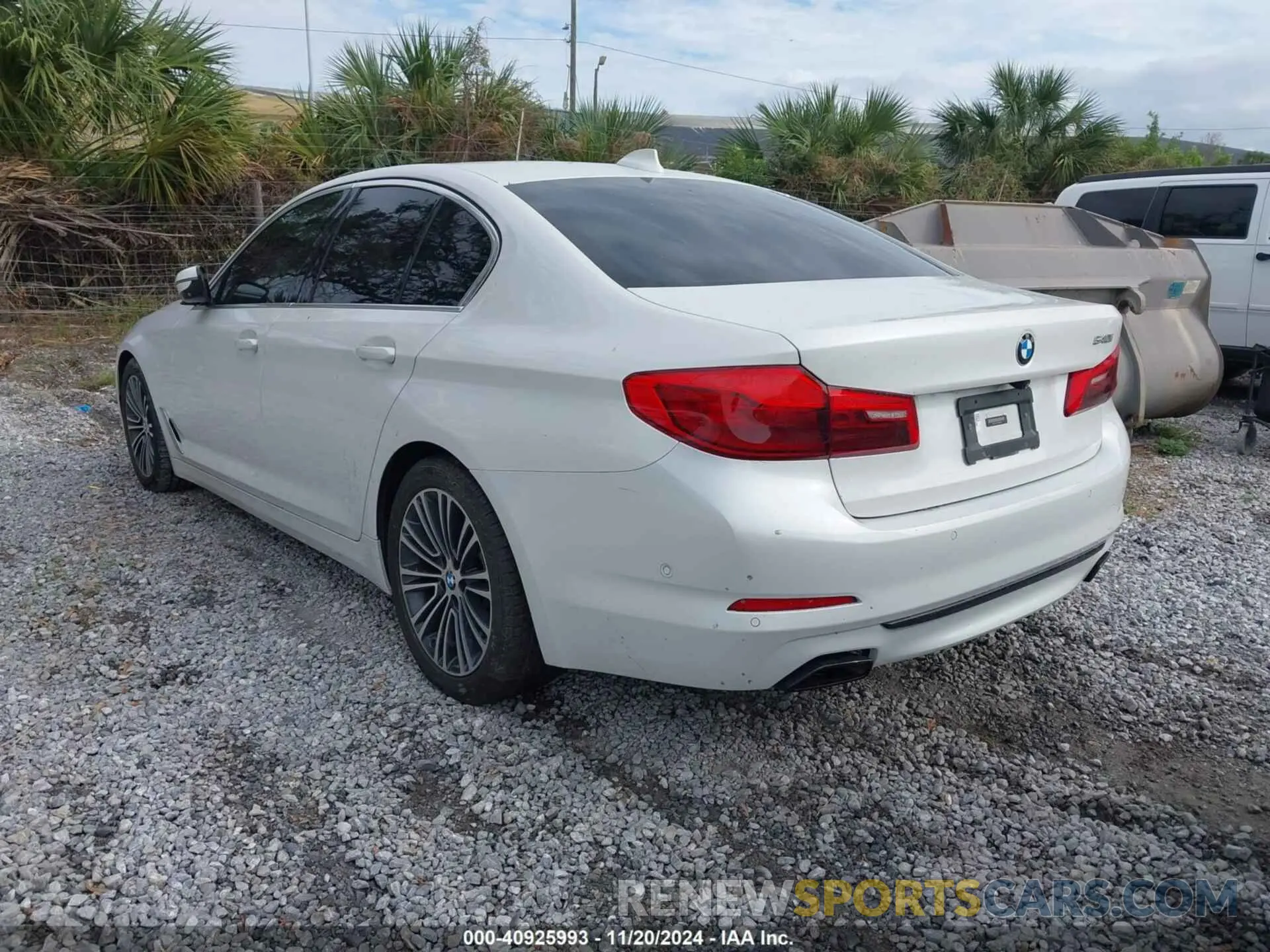 3 fotografías del automóvil dañado WBAJE5C57KWE66082 BMW 540I 2019