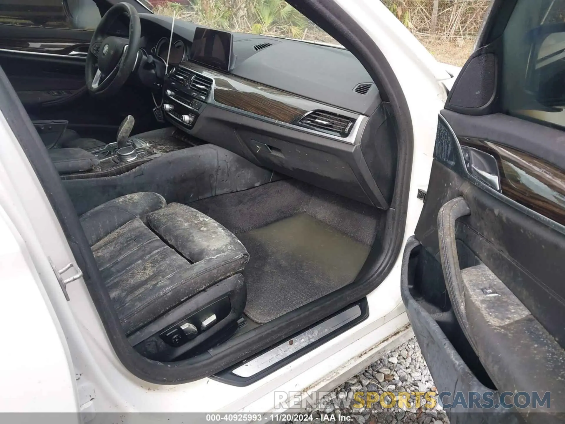 5 fotografías del automóvil dañado WBAJE5C57KWE66082 BMW 540I 2019