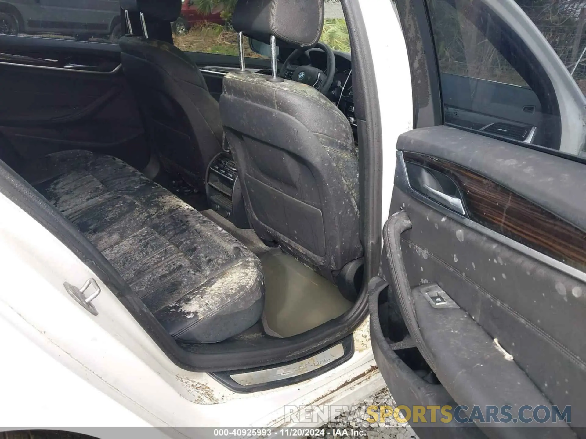 8 fotografías del automóvil dañado WBAJE5C57KWE66082 BMW 540I 2019