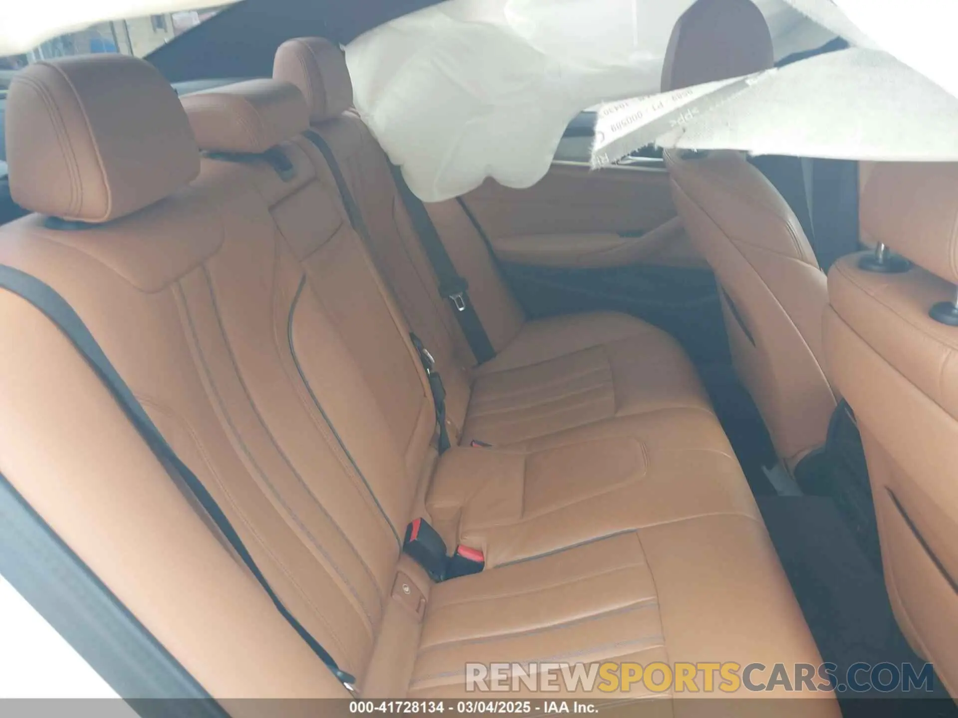 8 fotografías del automóvil dañado WBAJE5C57KWW11389 BMW 540I 2019
