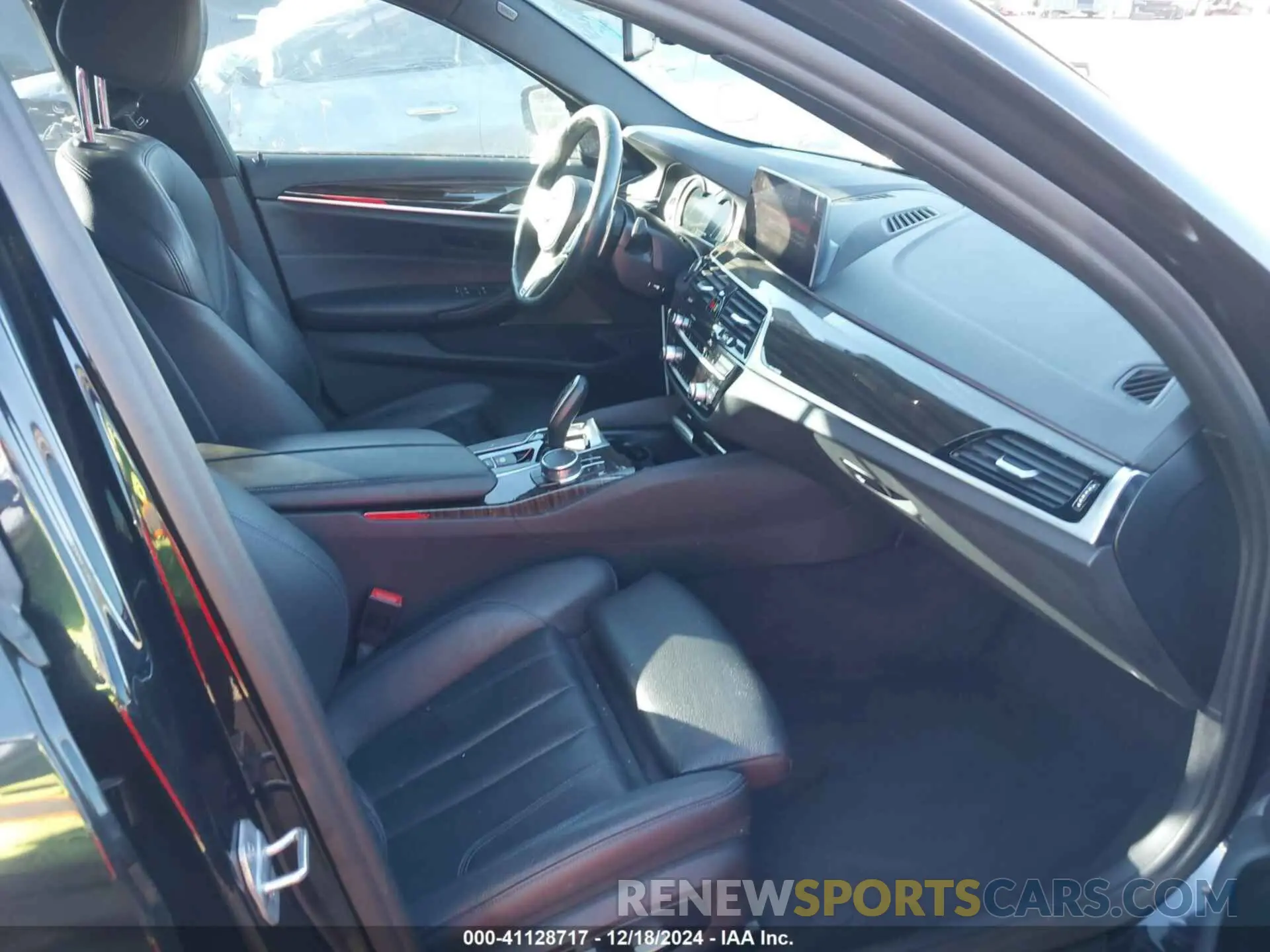5 fotografías del automóvil dañado WBAJE5C59KWE66651 BMW 540I 2019
