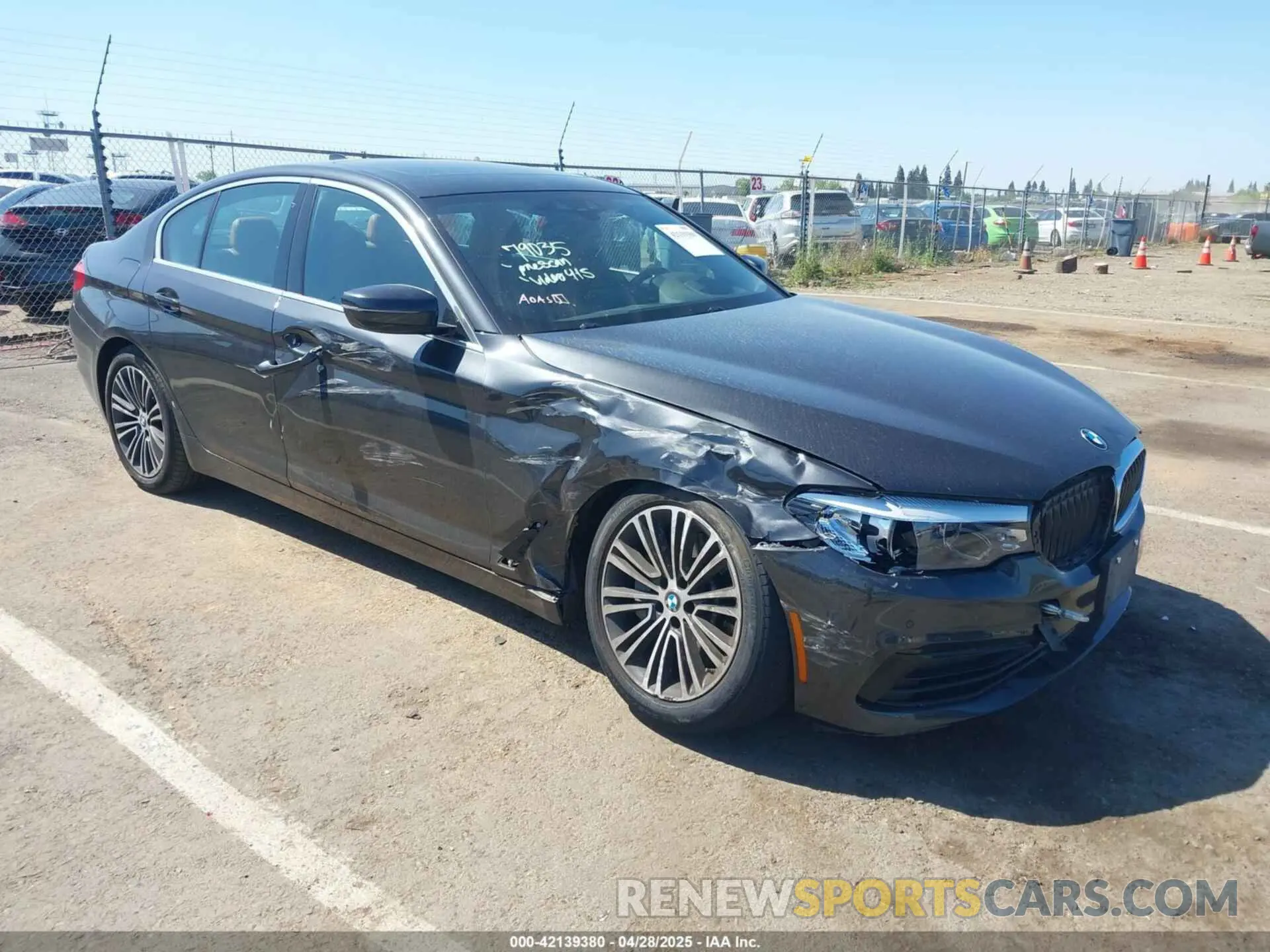1 fotografías del automóvil dañado WBAJE5C5XKWW20300 BMW 540I 2019