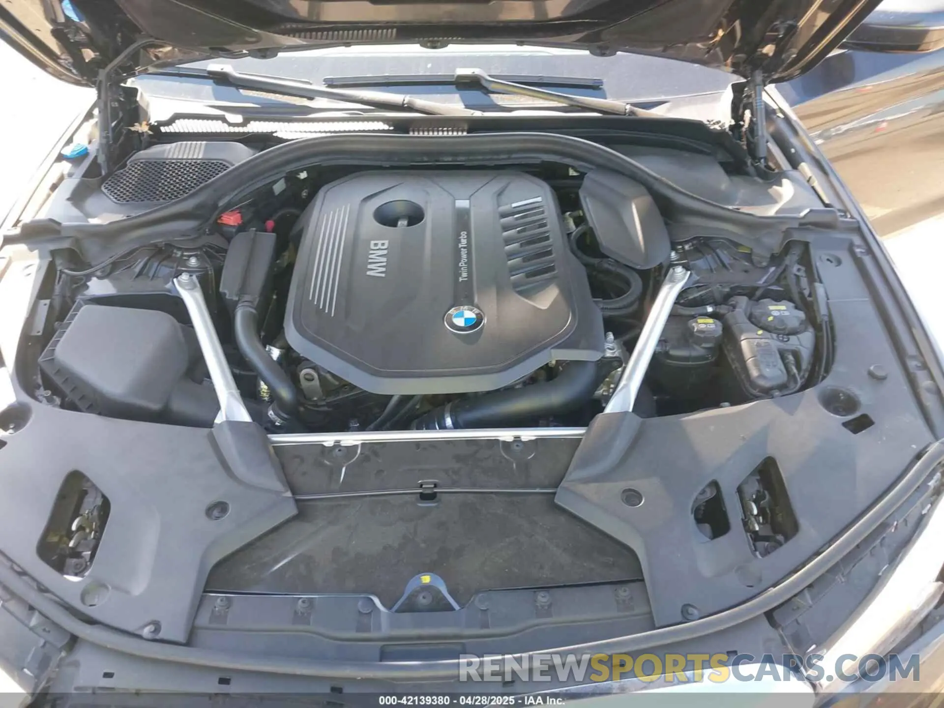 10 fotografías del automóvil dañado WBAJE5C5XKWW20300 BMW 540I 2019