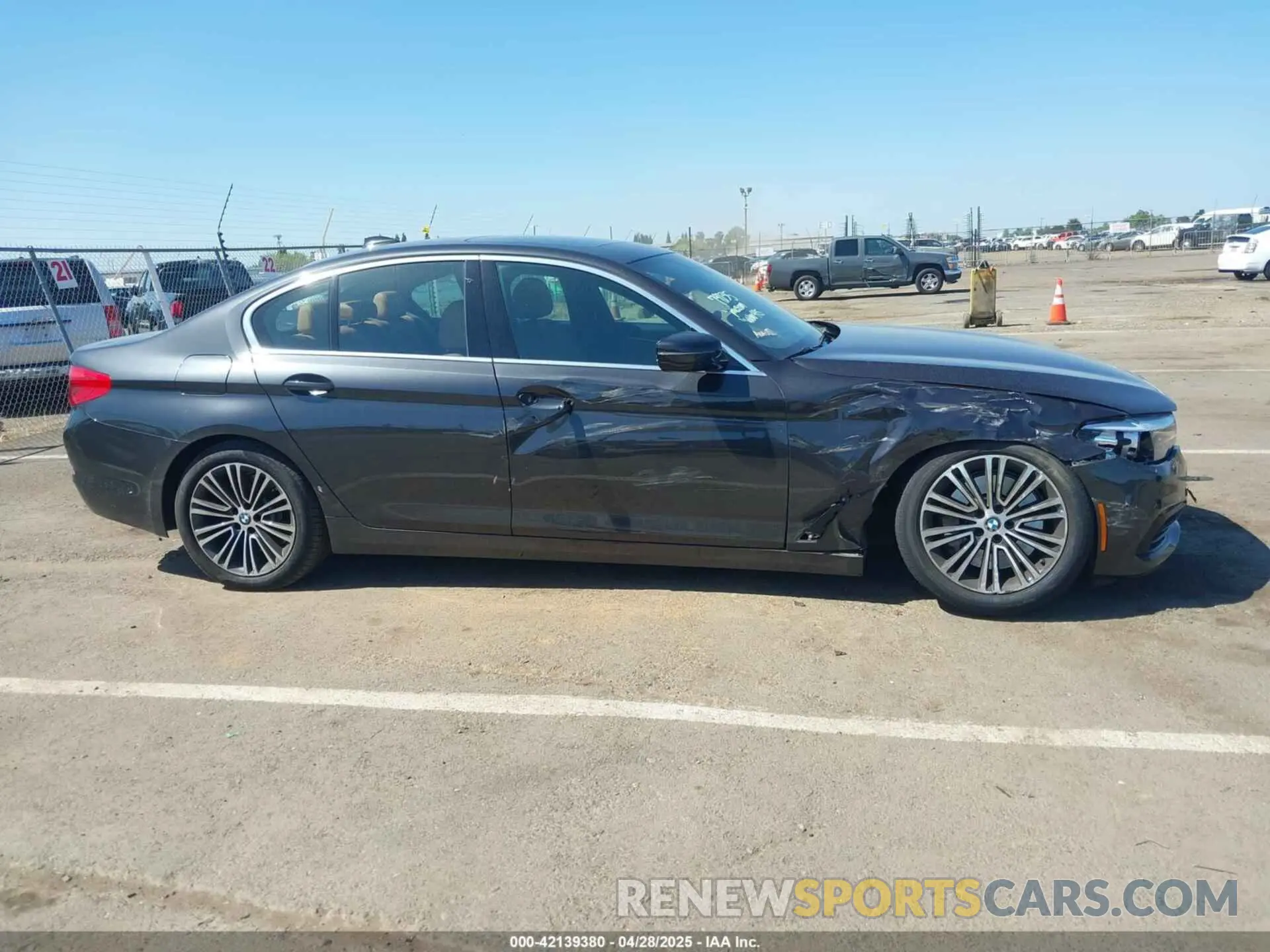 13 fotografías del automóvil dañado WBAJE5C5XKWW20300 BMW 540I 2019