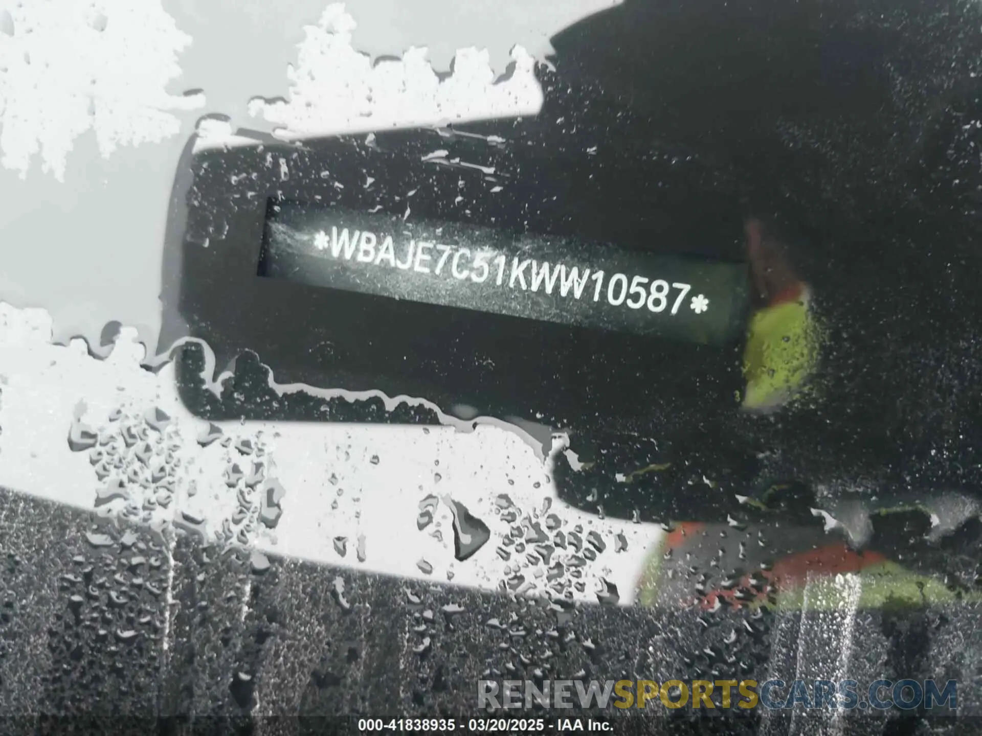 17 fotografías del automóvil dañado WBAJE7C51KWW10587 BMW 540I 2019
