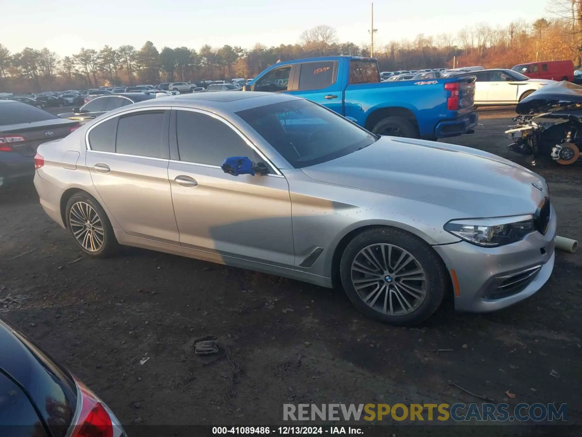 13 fotografías del automóvil dañado WBAJE7C57KWW15776 BMW 540I 2019