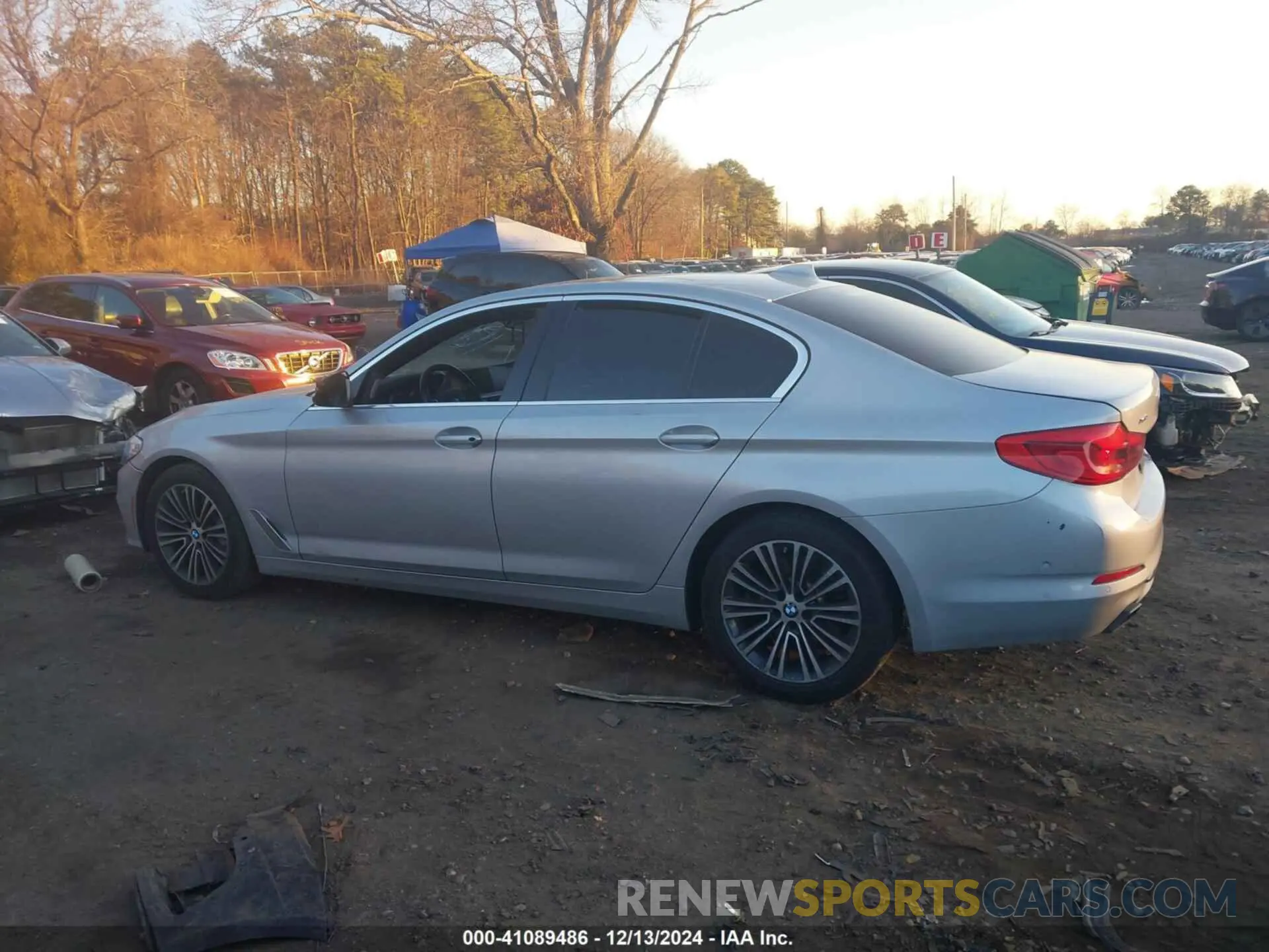 14 fotografías del automóvil dañado WBAJE7C57KWW15776 BMW 540I 2019