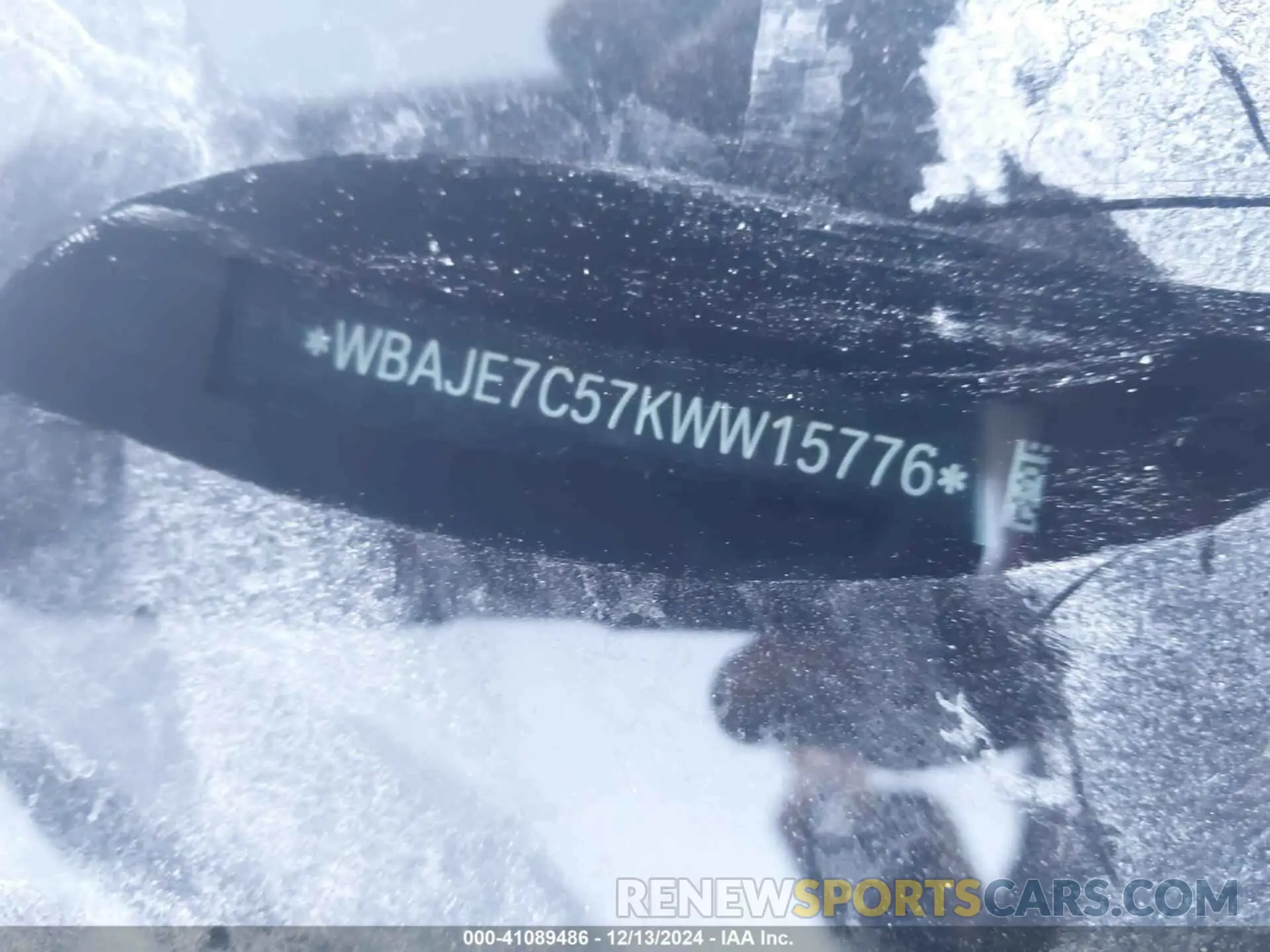17 fotografías del automóvil dañado WBAJE7C57KWW15776 BMW 540I 2019