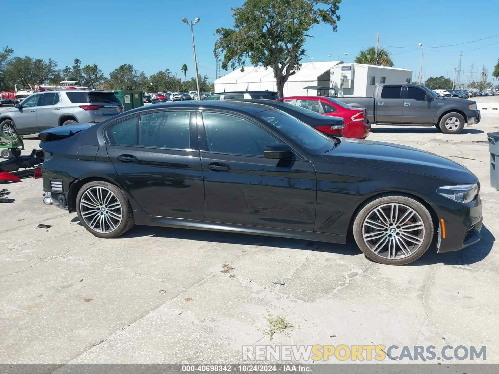 14 fotografías del automóvil dañado WBAJS1C08LCD17978 BMW 540I 2020