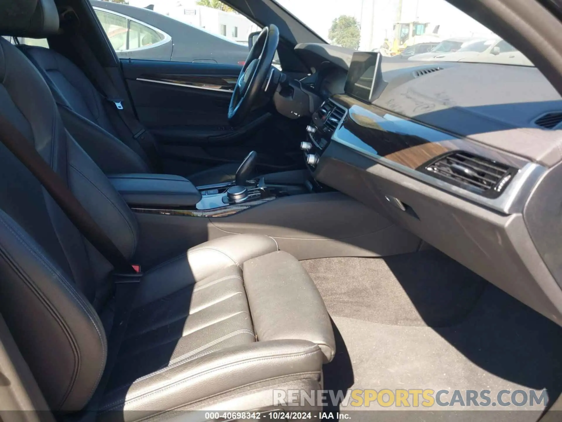 5 fotografías del automóvil dañado WBAJS1C08LCD17978 BMW 540I 2020