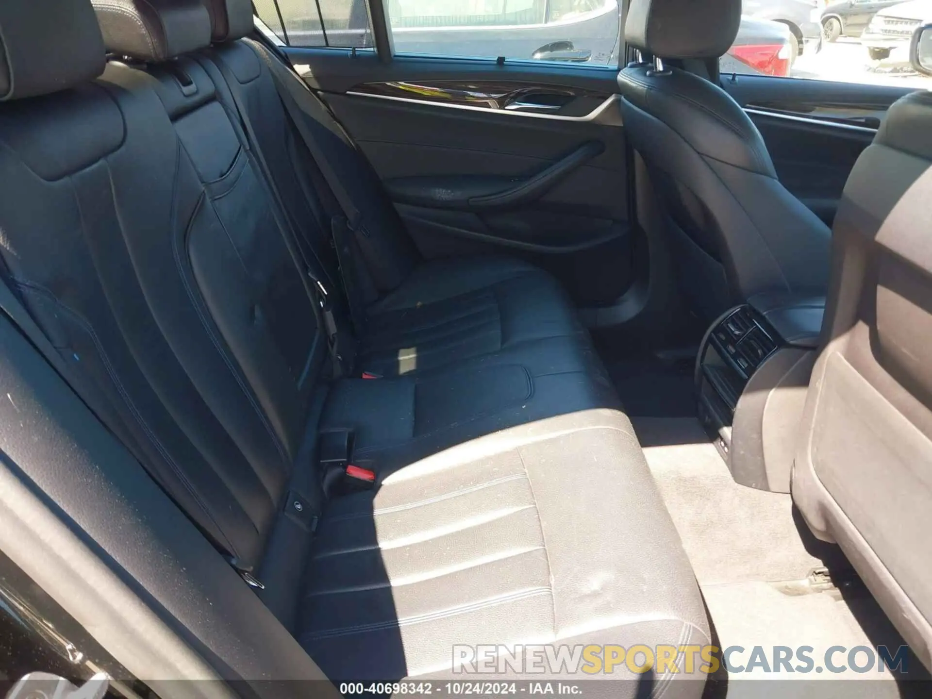 8 fotografías del automóvil dañado WBAJS1C08LCD17978 BMW 540I 2020