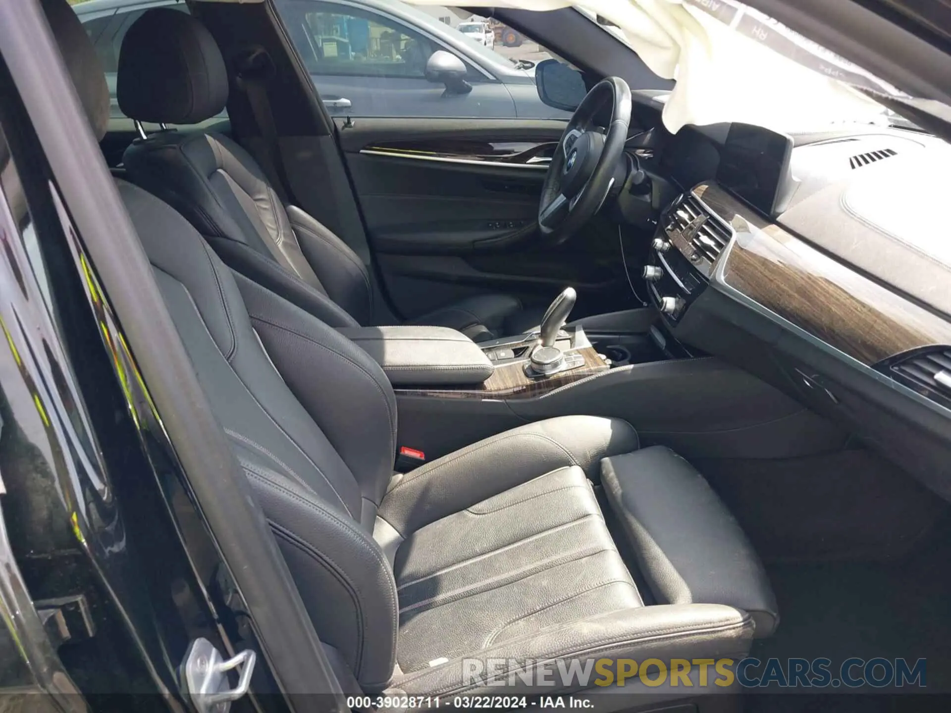 5 fotografías del automóvil dañado WBAJS1C08LWW61368 BMW 540I 2020