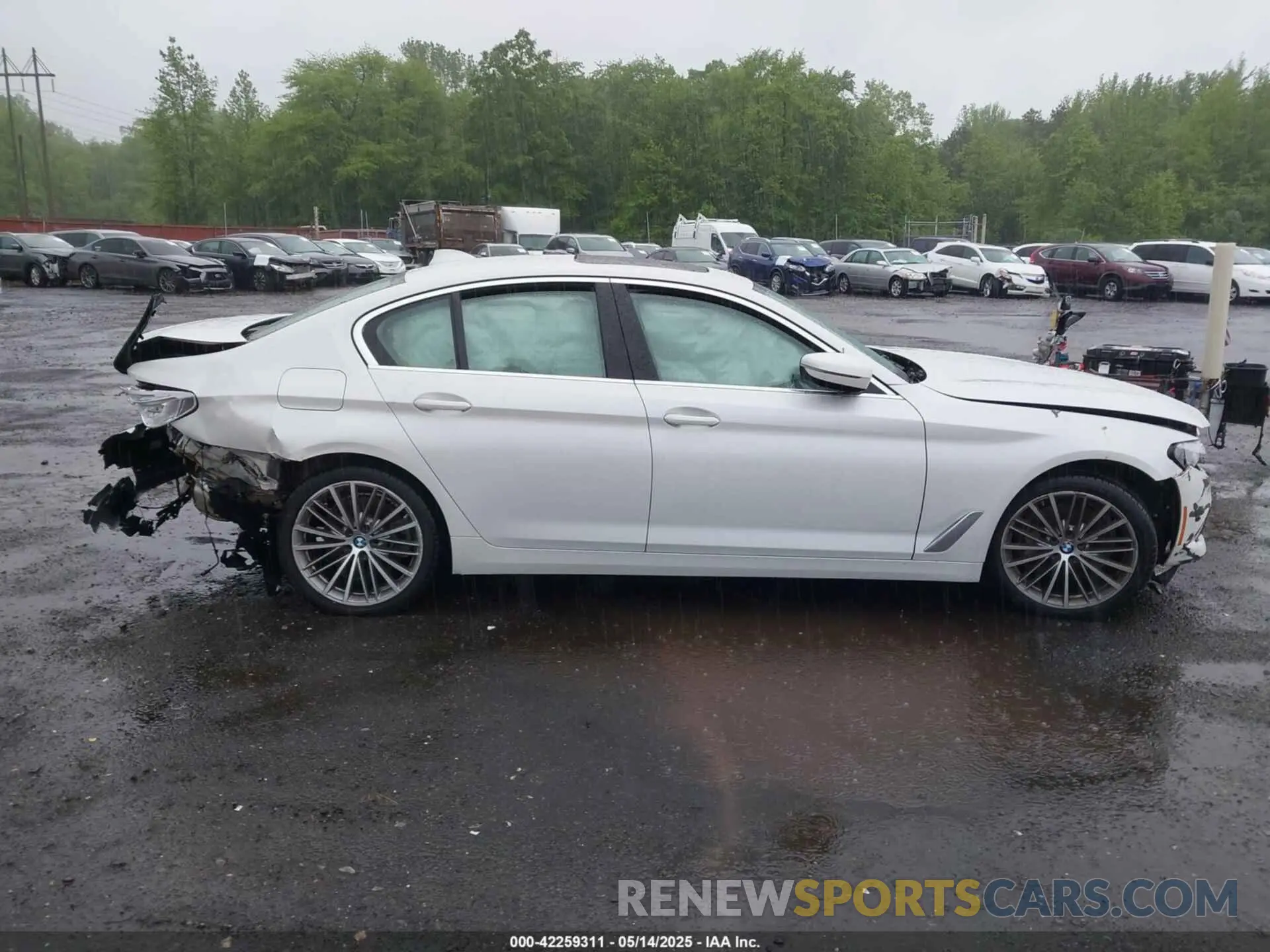 13 fotografías del automóvil dañado WBAJS3C00LWW68634 BMW 540I 2020