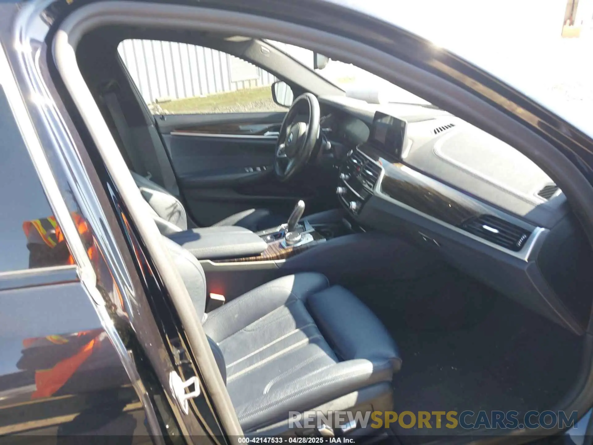 5 fotografías del automóvil dañado WBAJS3C08LWW65965 BMW 540I 2020