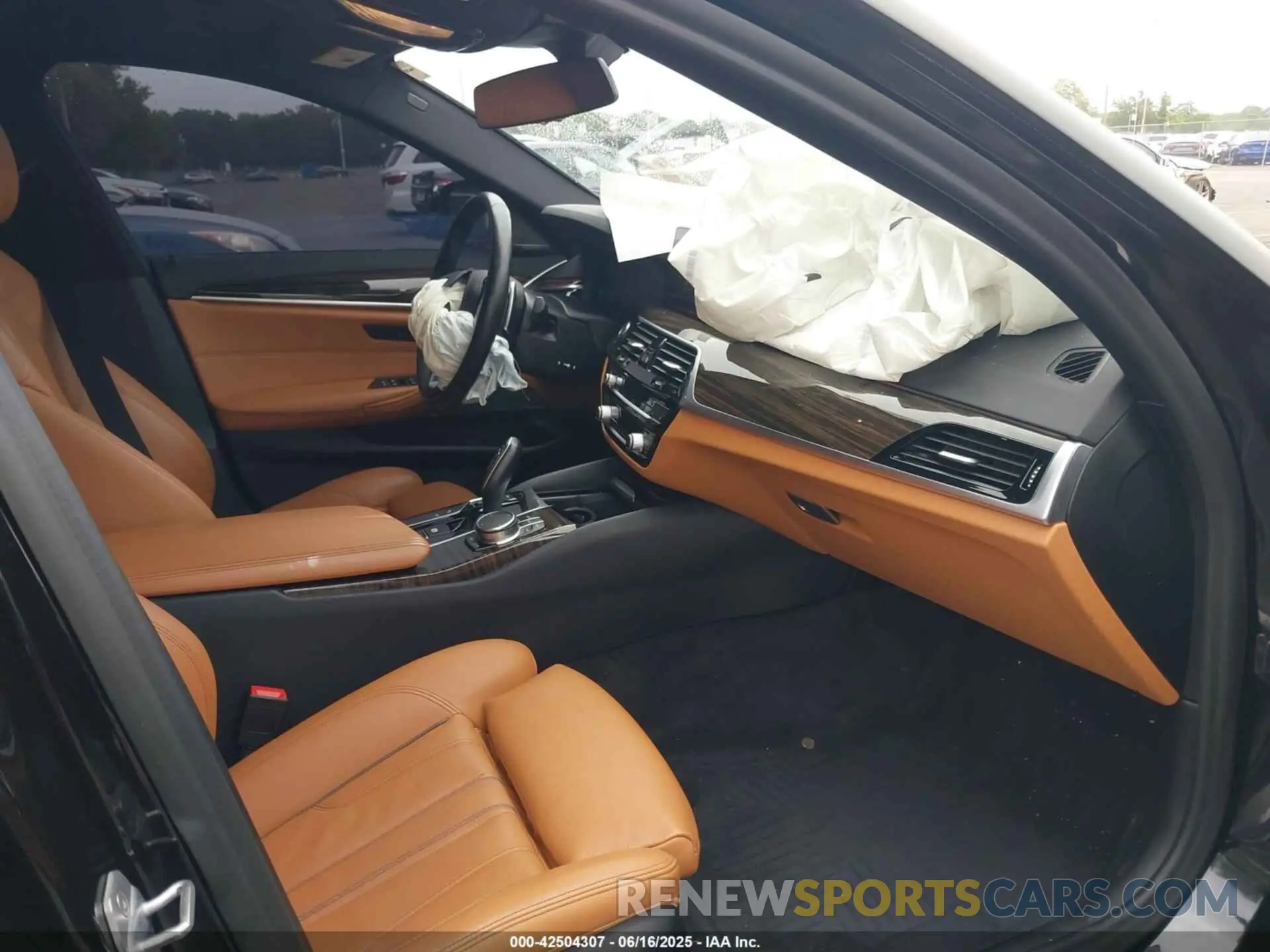 5 fotografías del automóvil dañado WBAJS3C09LCD33702 BMW 540I 2020